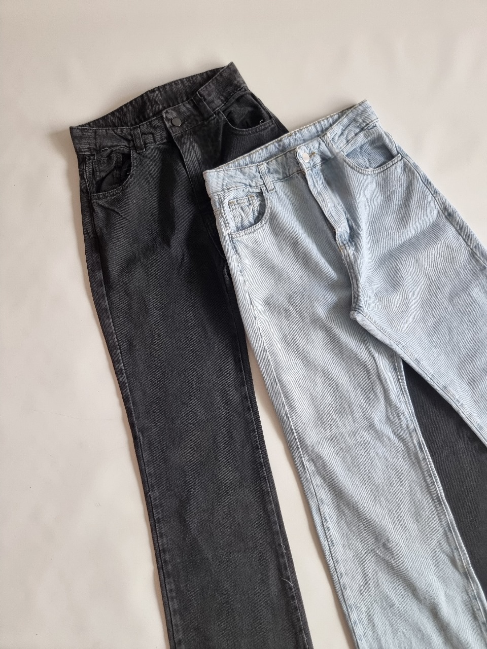 JEAN RECTO CELESTE Y NEGRO