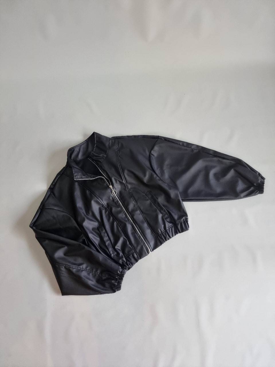 CAMPERA ENGOMADA MANGA GLOBO