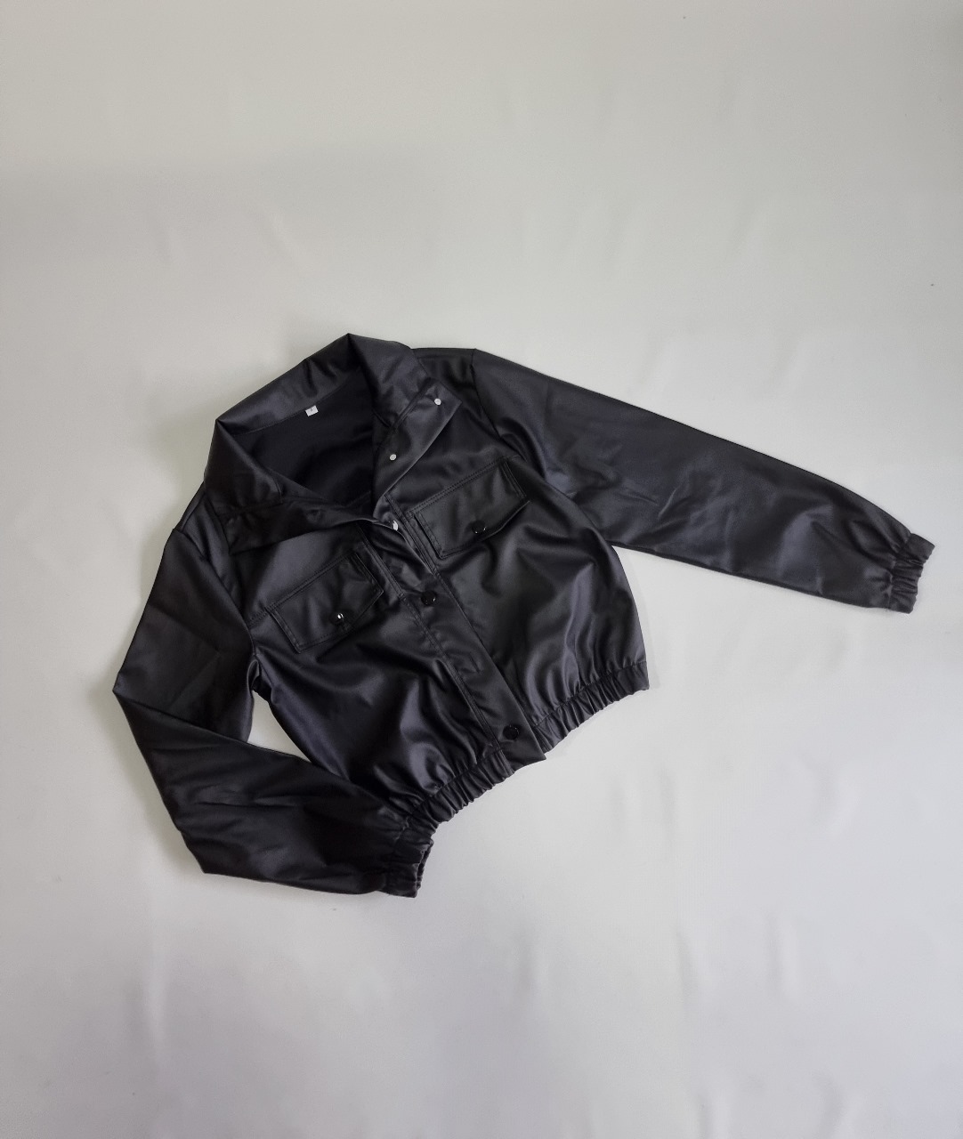 CAMPERA ENGOMADA CON ELASTICO