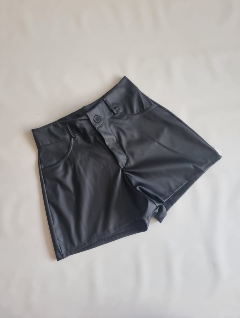 SHORT ENGOMADO SIN PINZA