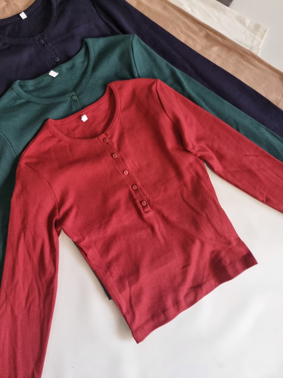 REMERA M-L CON BOTONES ALGODON