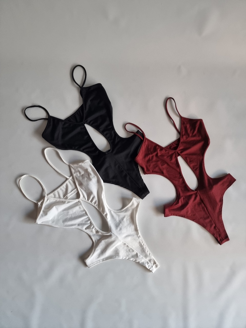 BODY CON RECORTES