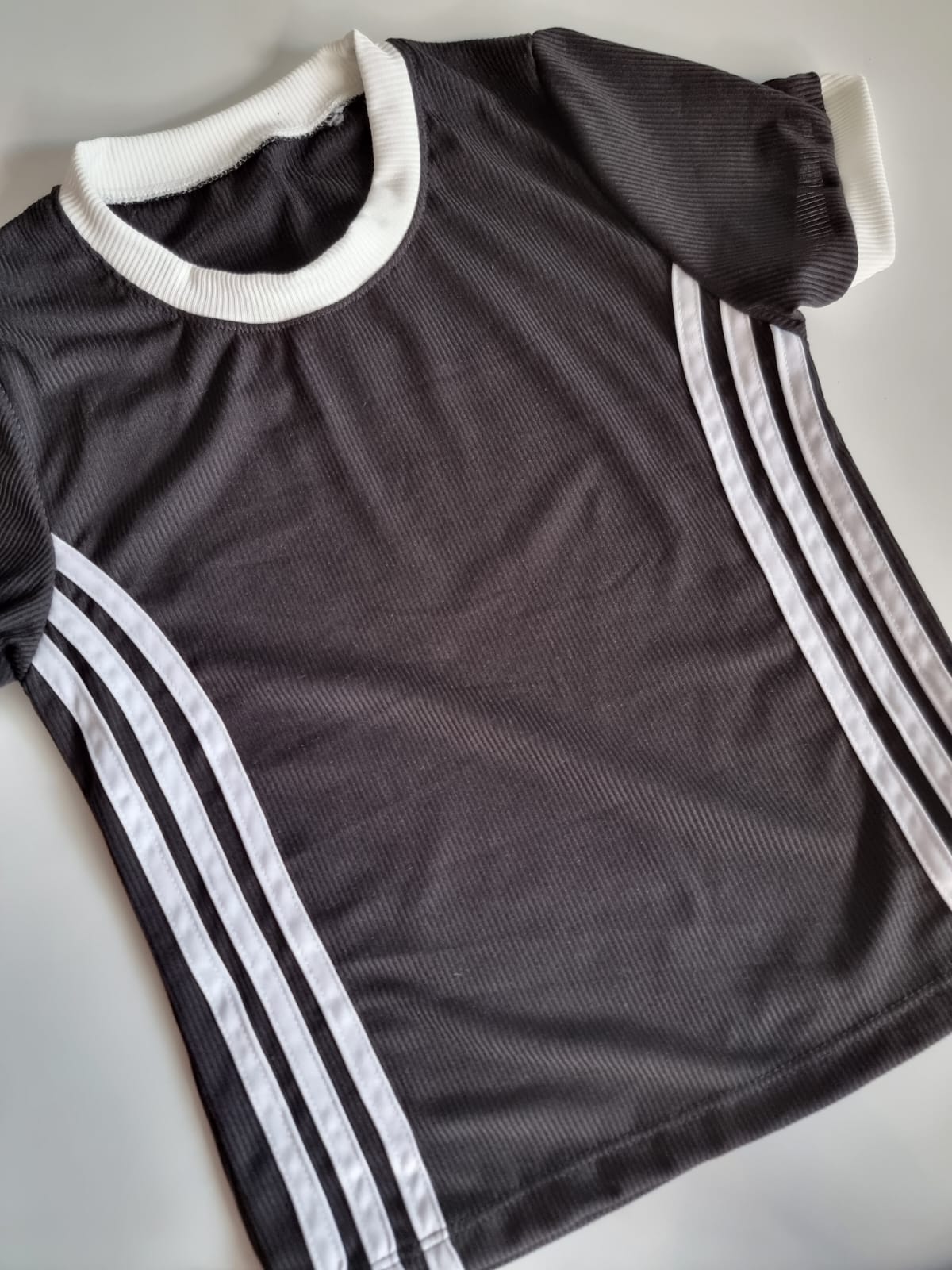 REMERA 3LINEAS AL COSTADO - Image 5