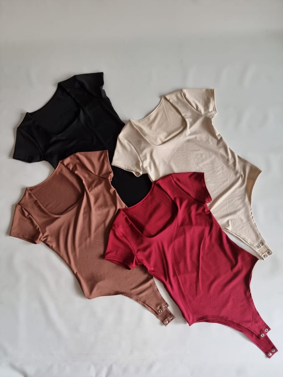 BODY MANGA CORTA CUELLO CUADRADO