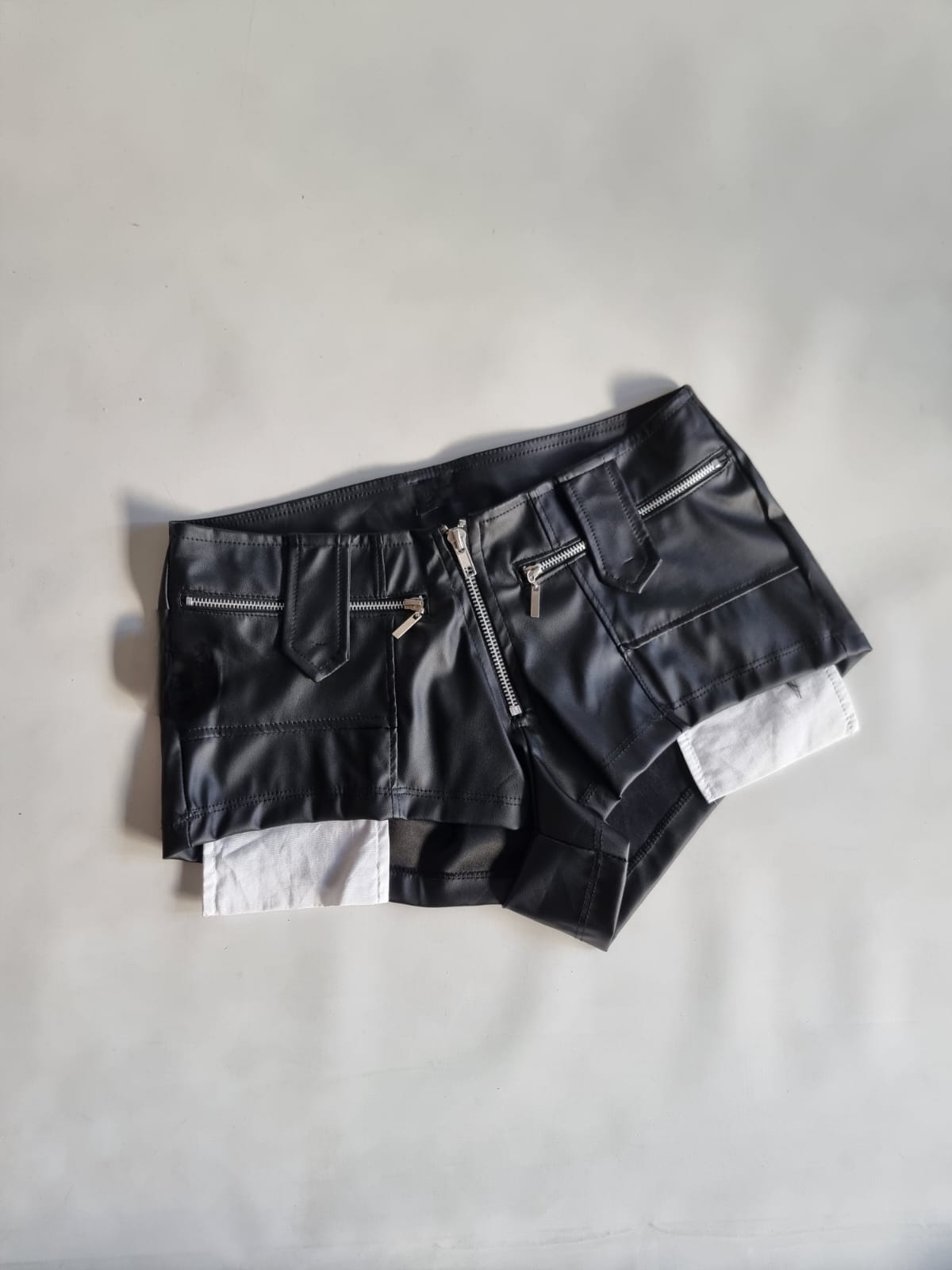 SHORT CON BOLSILLO BLANCO