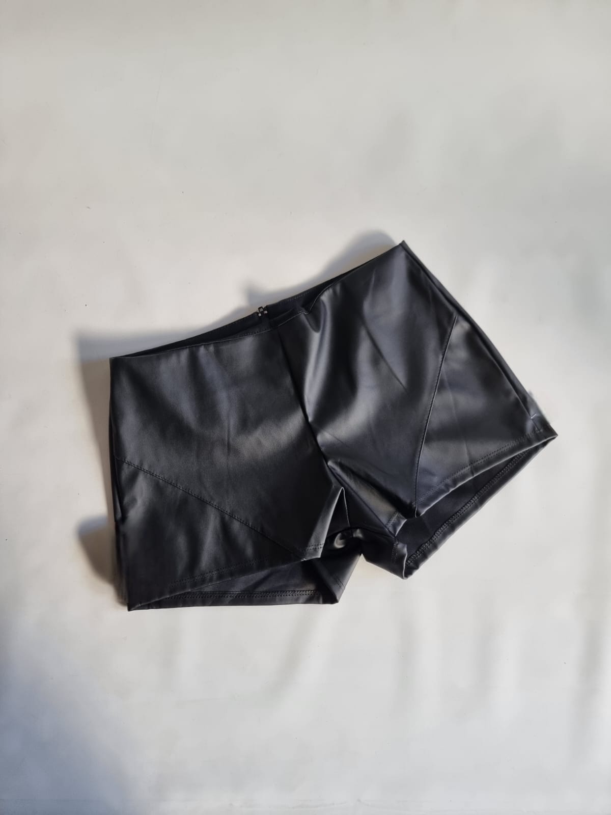 SHORT TIRO BAJO 2 COSTURAS TRIANGULOS