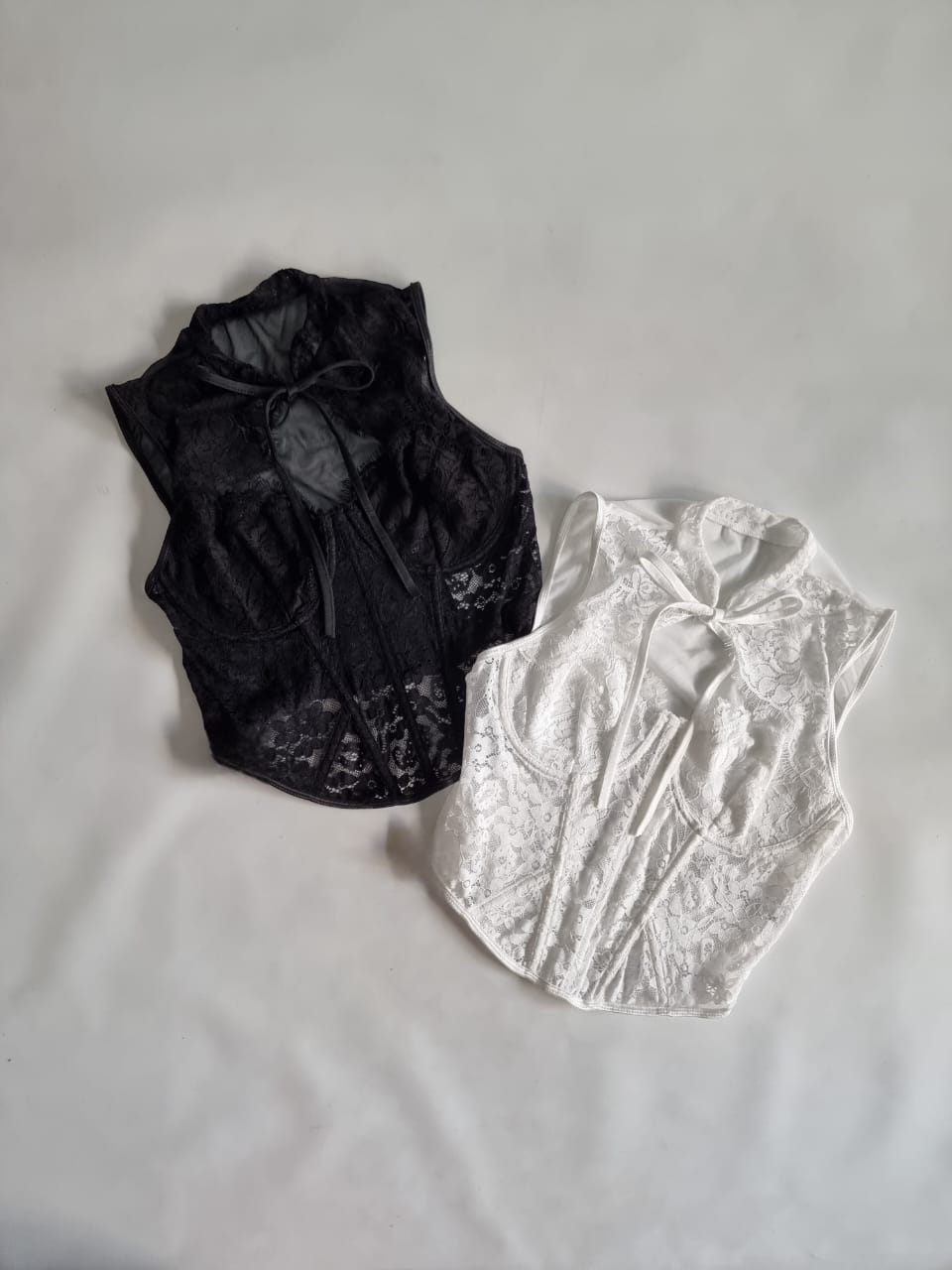 CORSET ATAR EN EL CUELLO