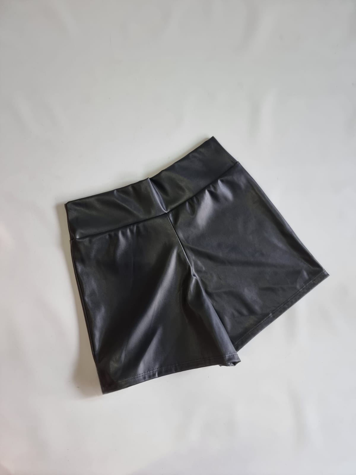 SHORT ENGOMADO CLASICO