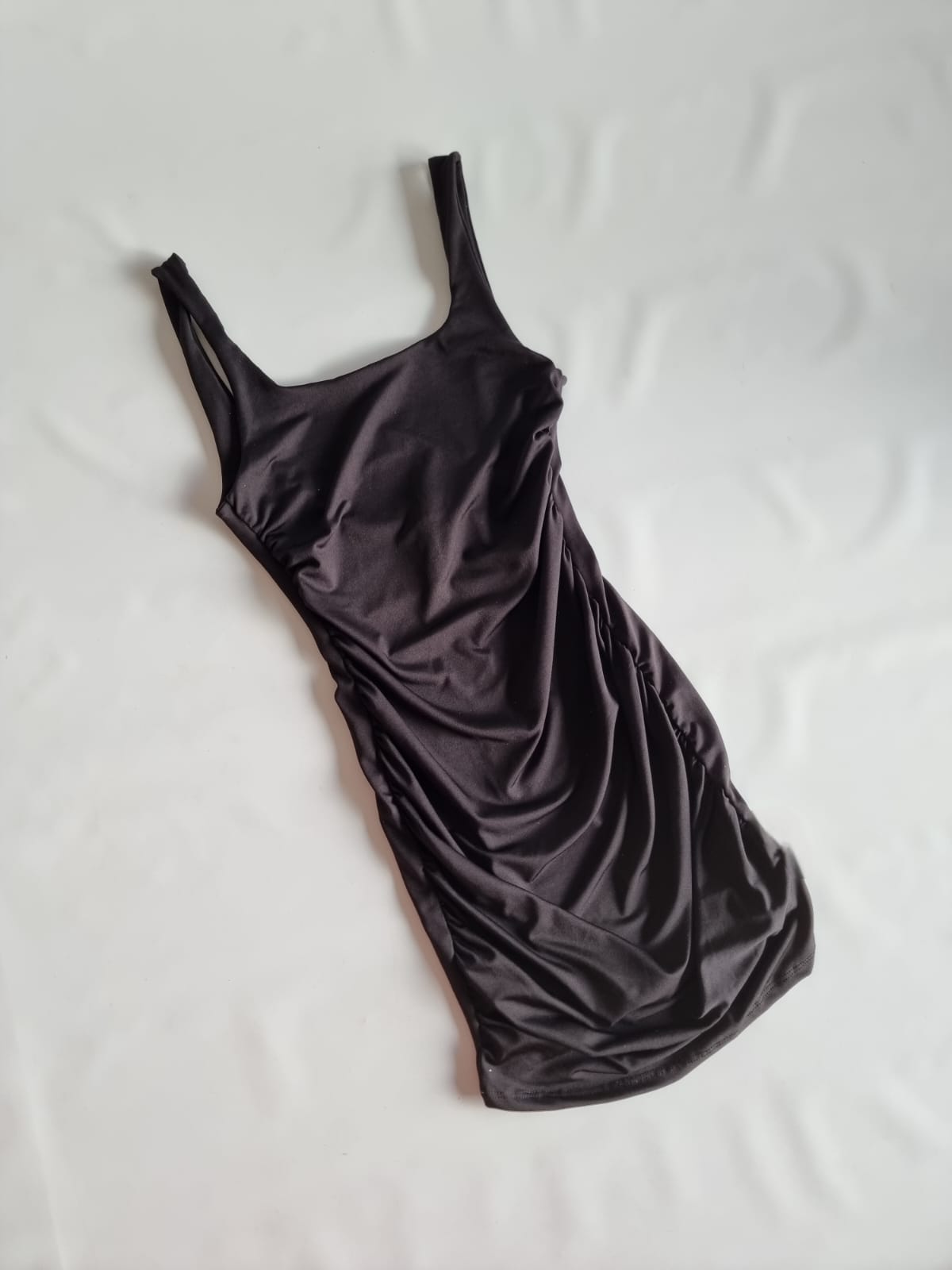 VESTIDO FRUNCIDO AL COSTADO