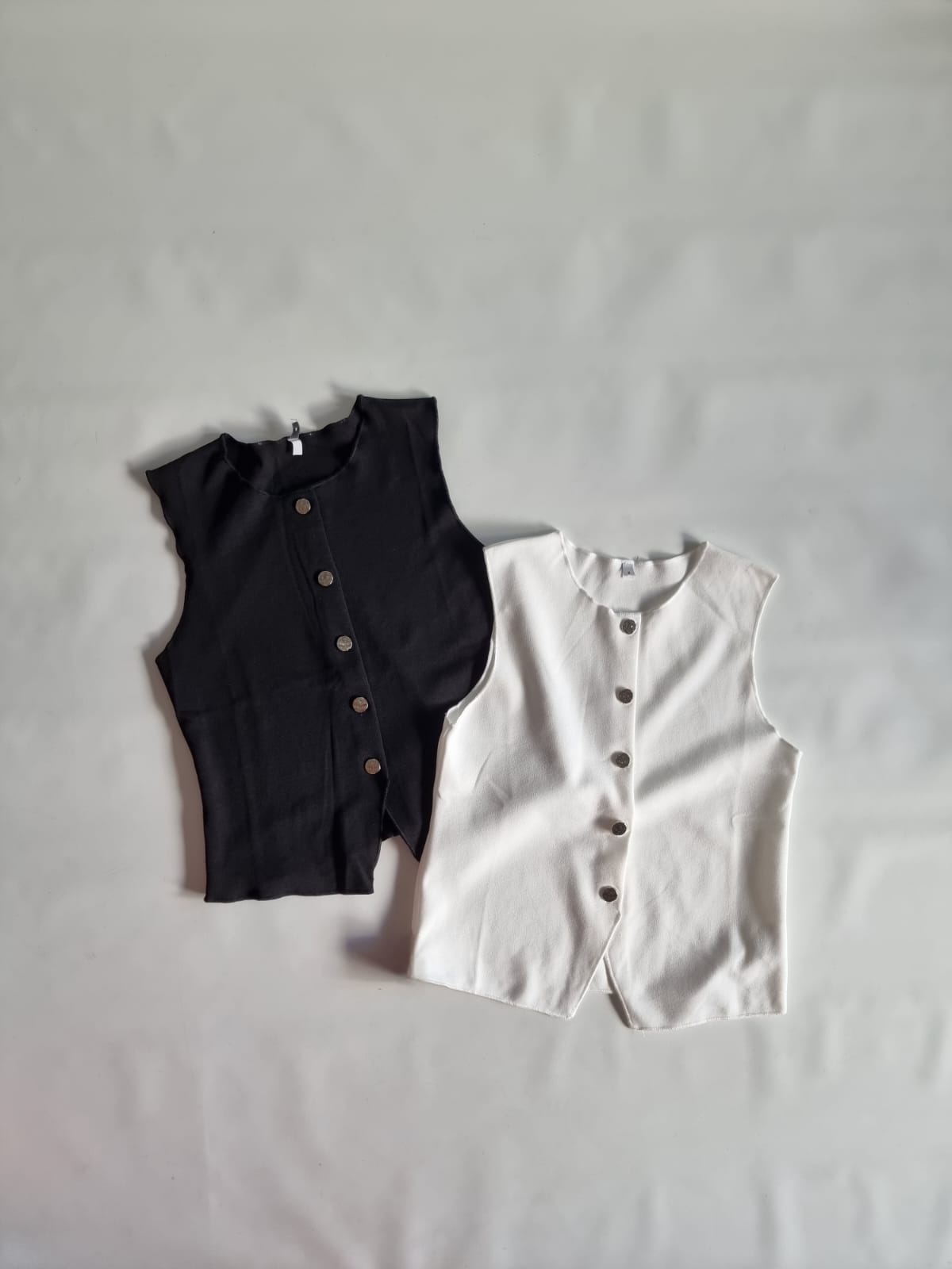 CHALECO BOTON PLATEADO