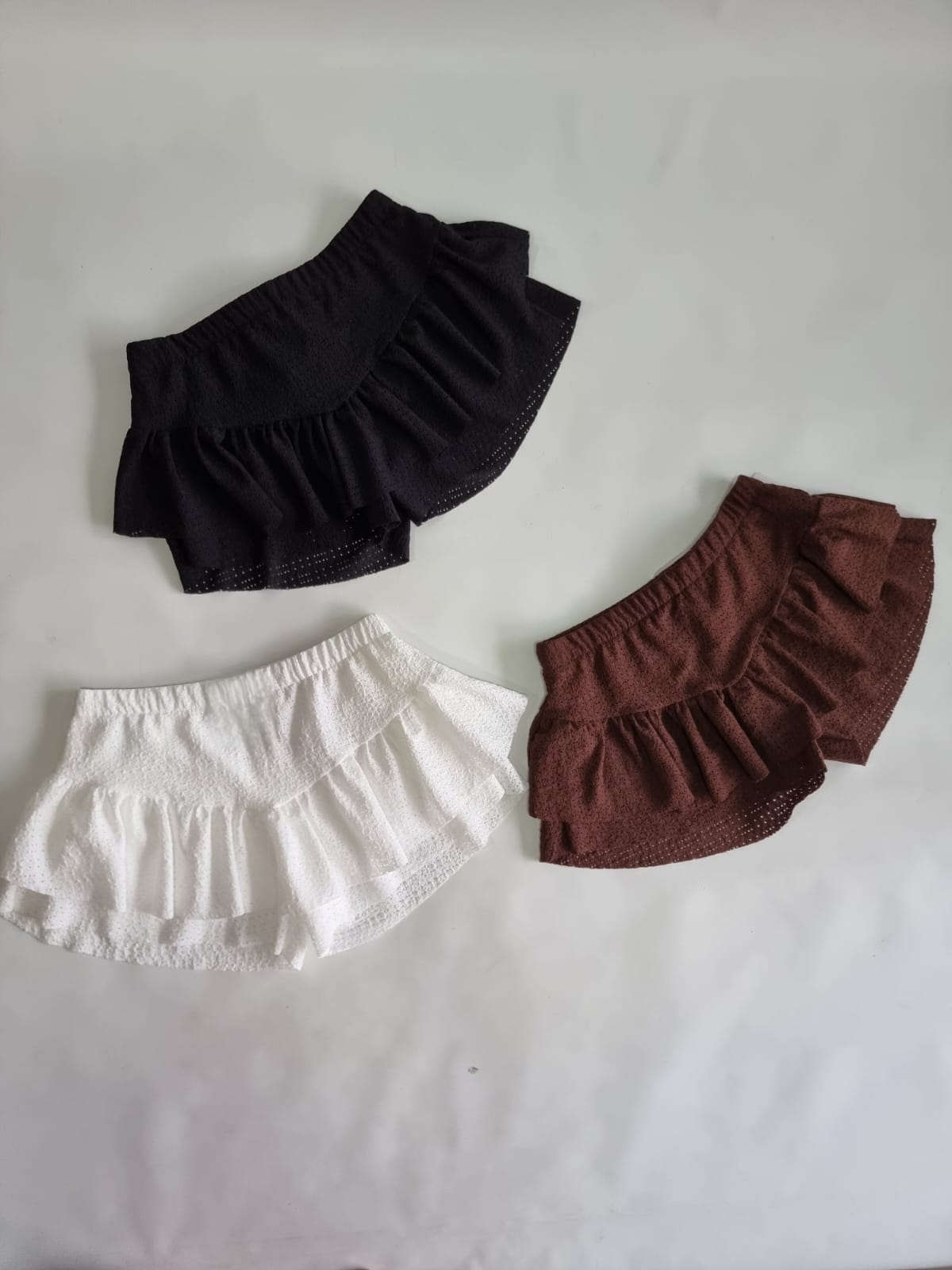 SHORT POLLERA 1 VOLADO BRODERIE