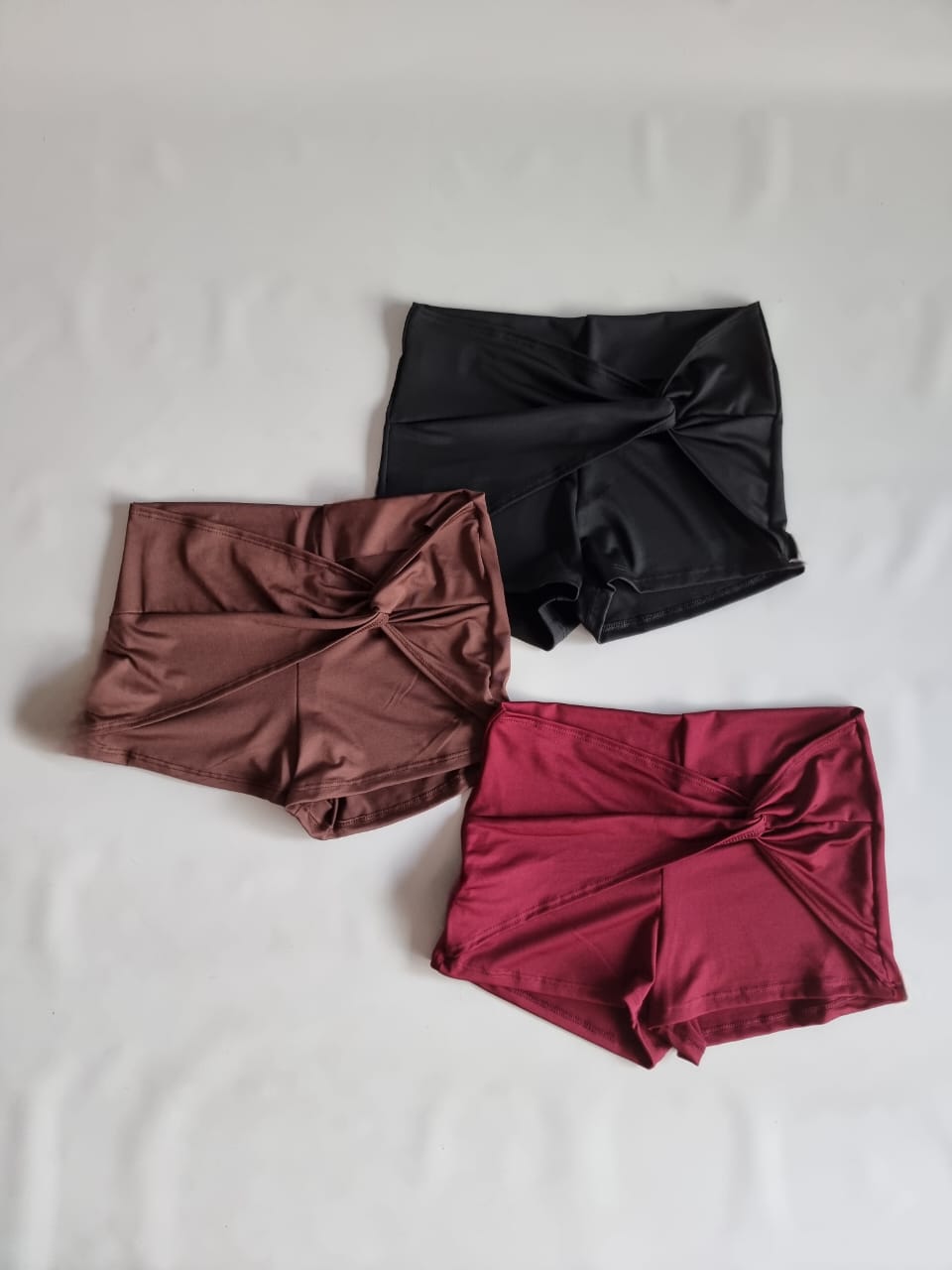 SHORT CON NUDO MICRO FIBRA