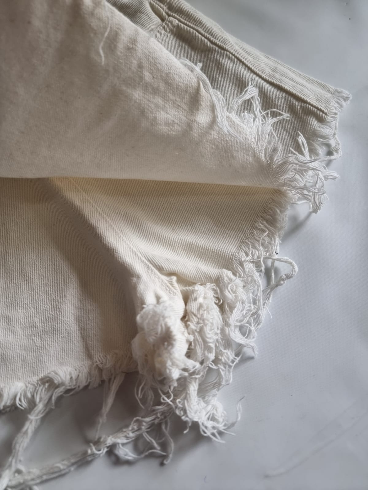 SHORT POLLERA CON 2 BOTONES CREMA - Image 3