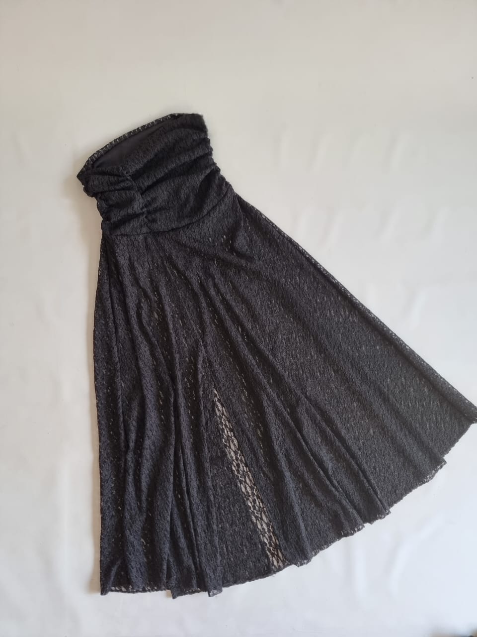 POLLERA LARGA CON TAJO ENCAJE