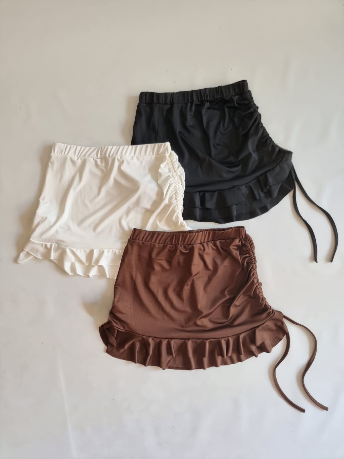 MINI VOLADO CON TIRA