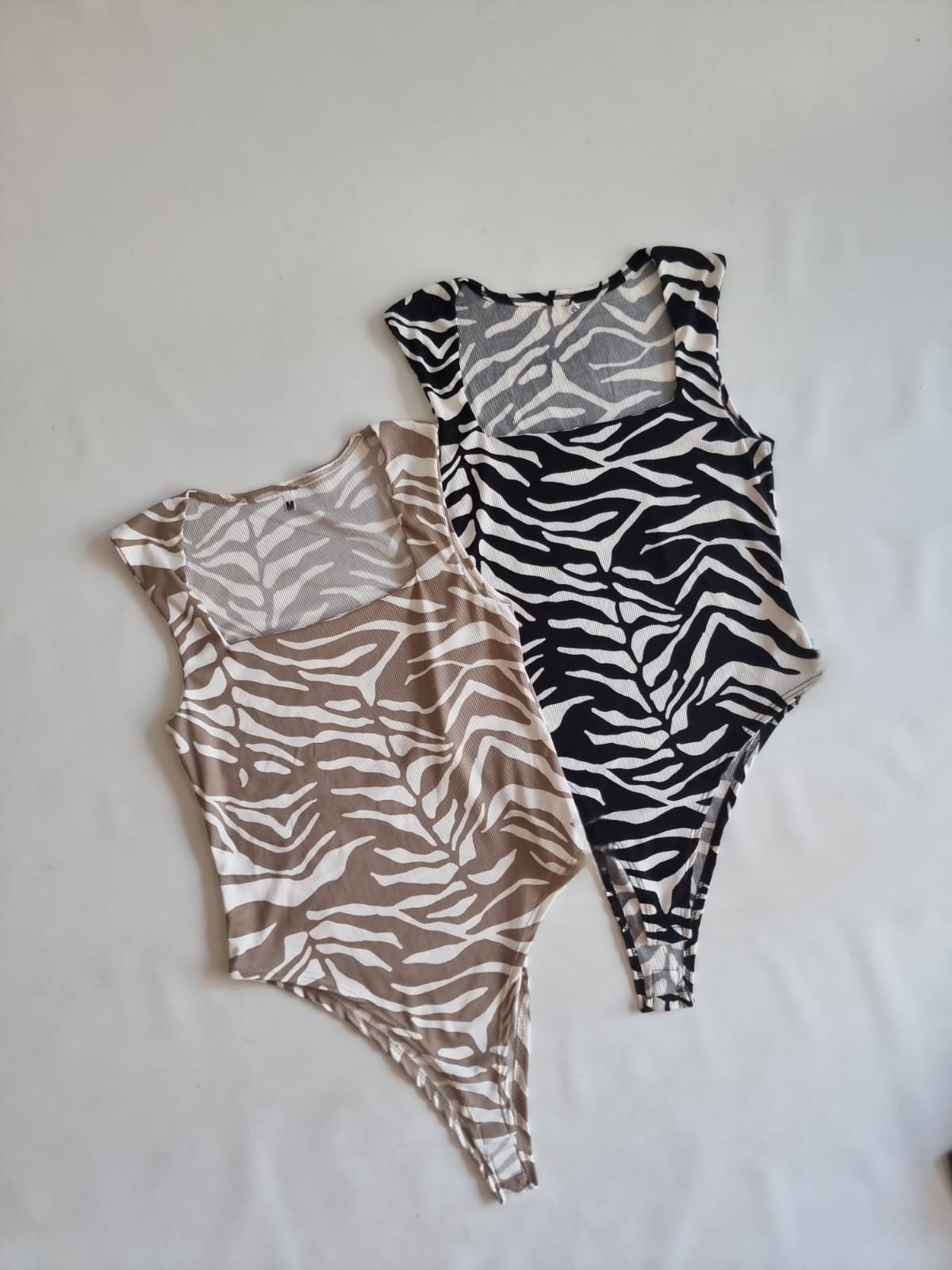 BODY CUELLO CUADRADO ANIMAL PRINT