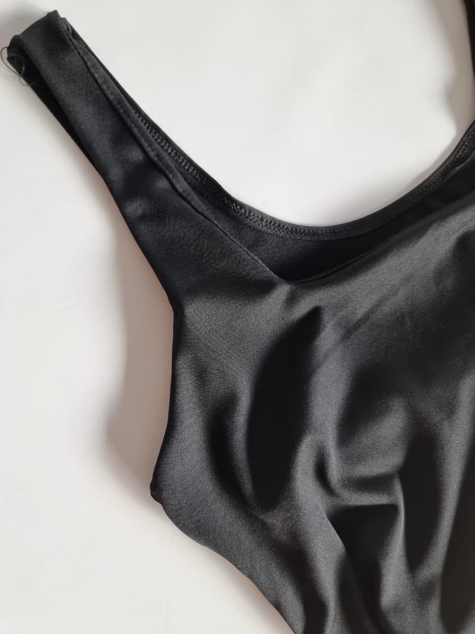 VESTIDO FRUNCIDO AL COSTADO ADELANTE Y ATRAS - Image 2