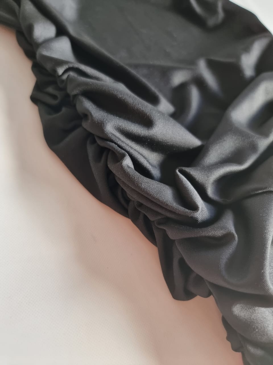 VESTIDO FRUNCIDO AL COSTADO ADELANTE Y ATRAS - Image 3