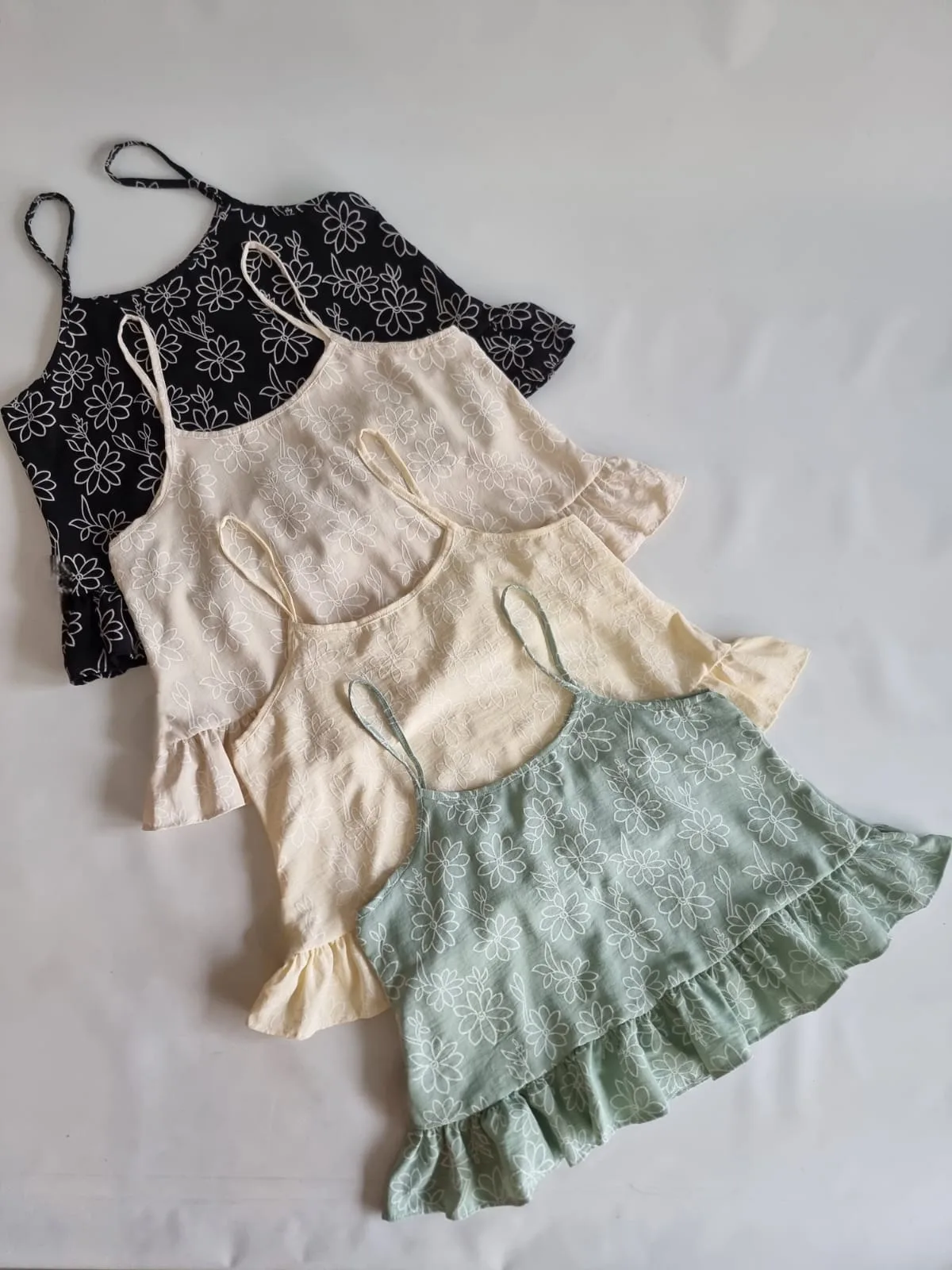 MUSCULOSA FLOR CON VOLADO