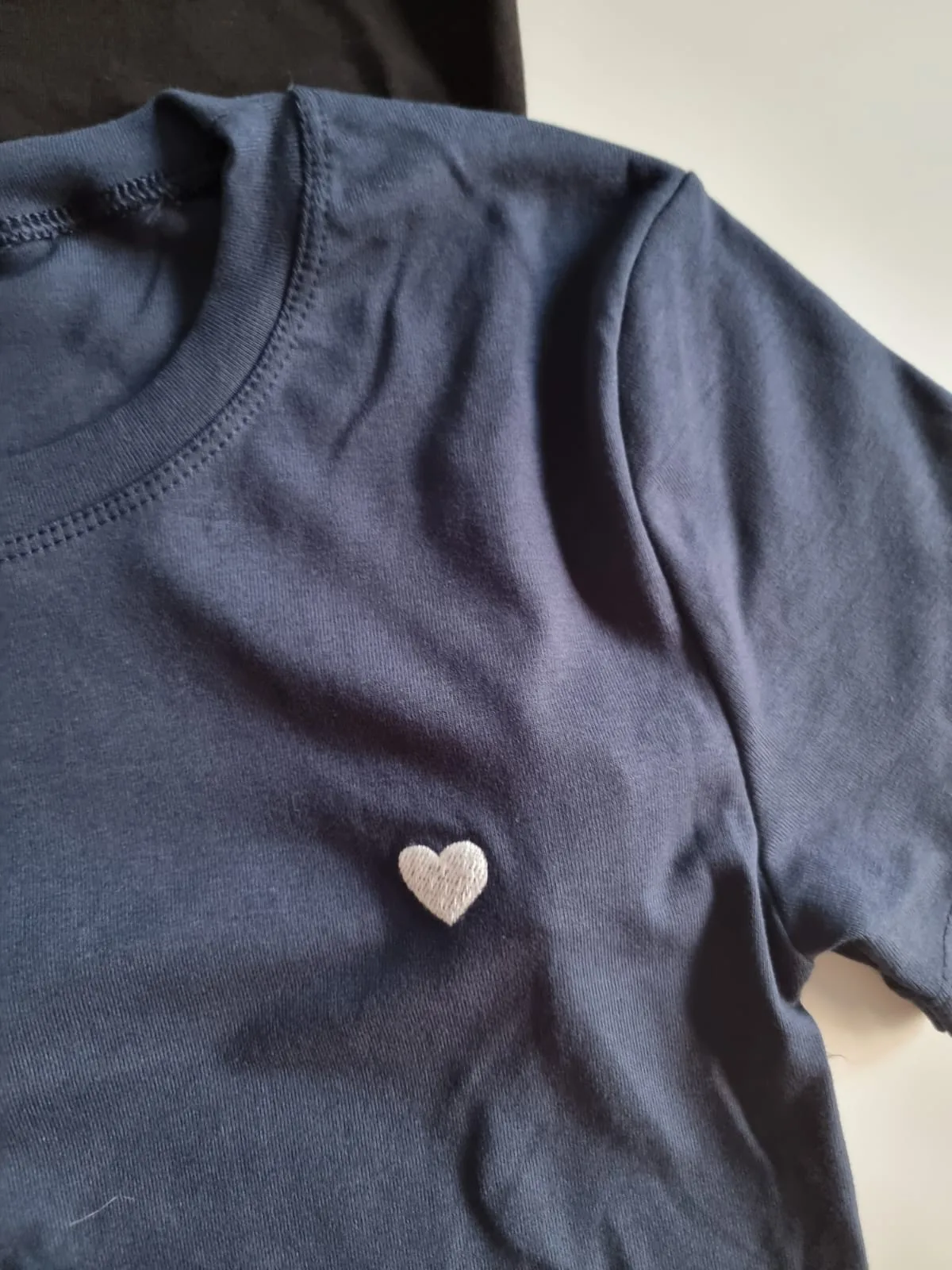 REMERA CORAZON BORDADO - Image 3