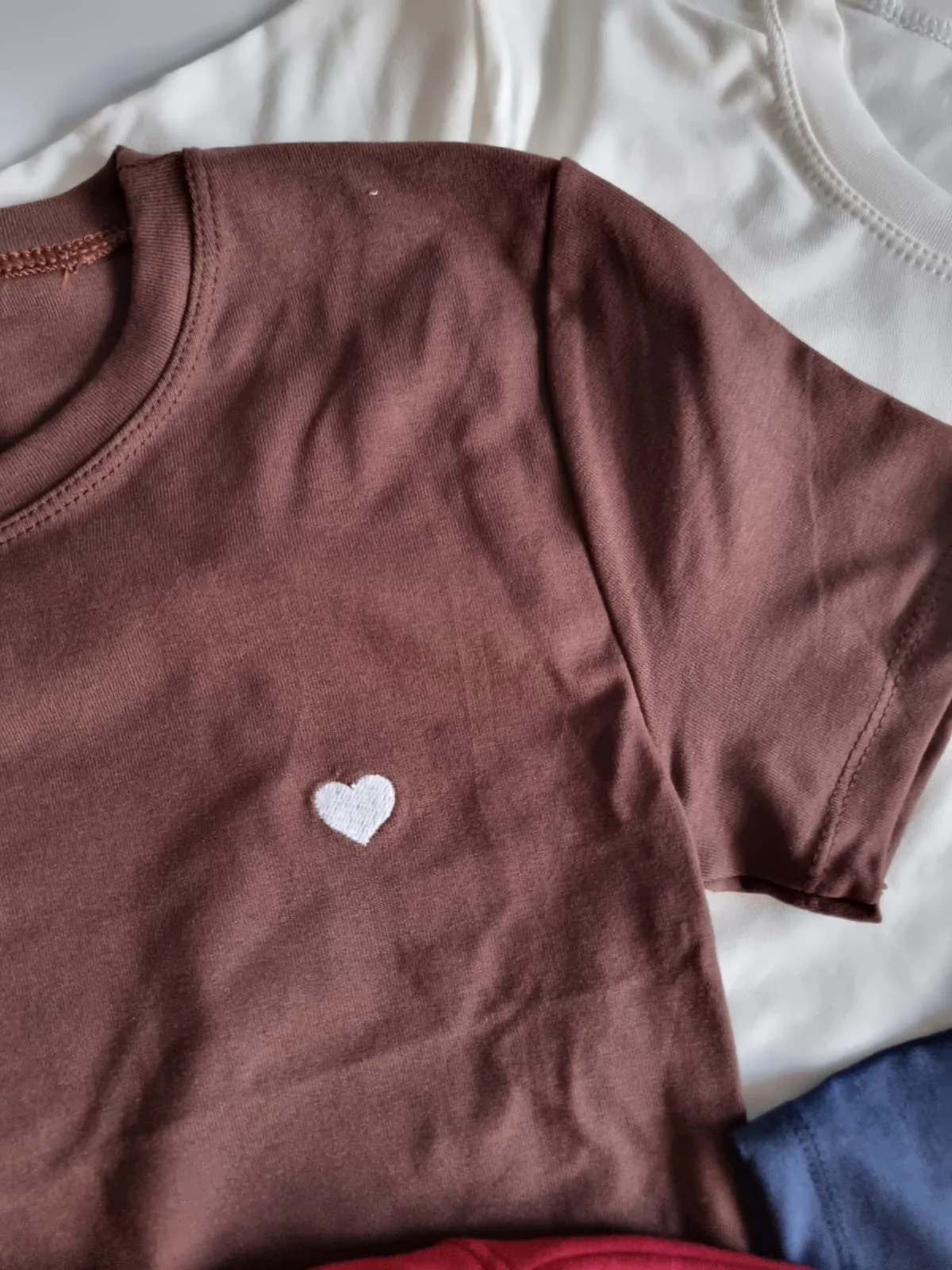 REMERA CORAZON BORDADO - Image 4