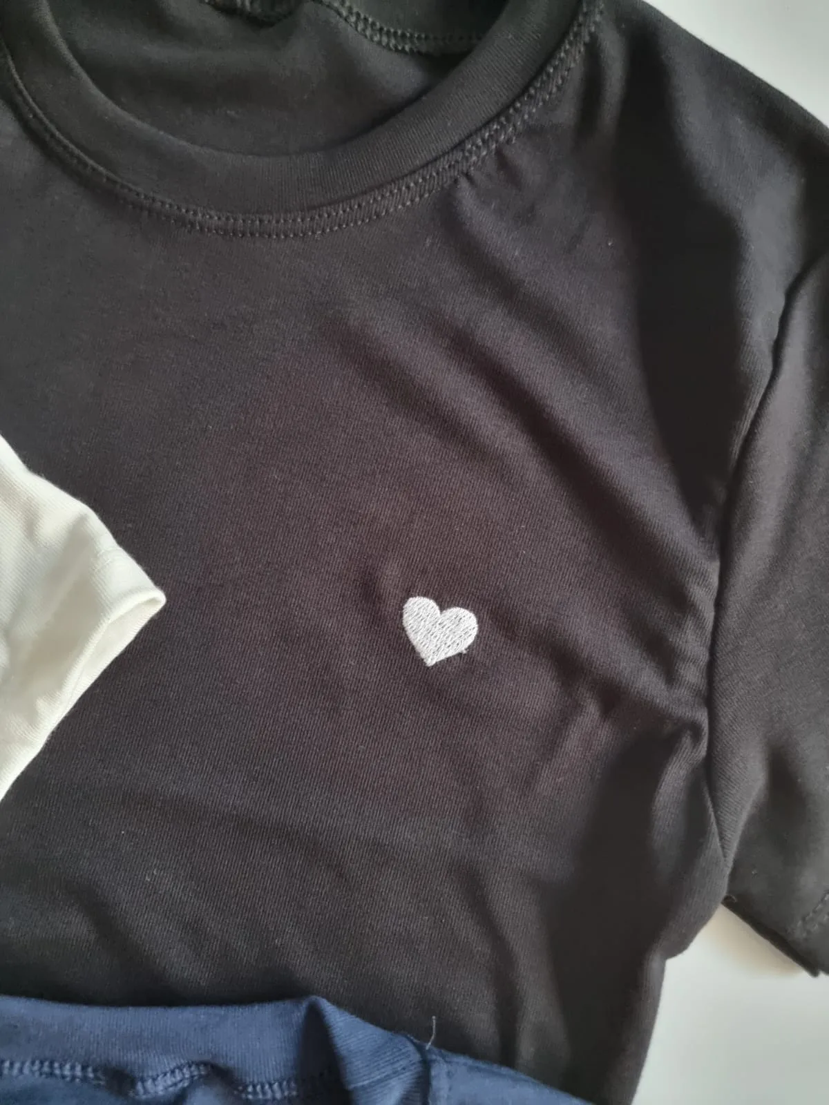 REMERA CORAZON BORDADO - Image 5