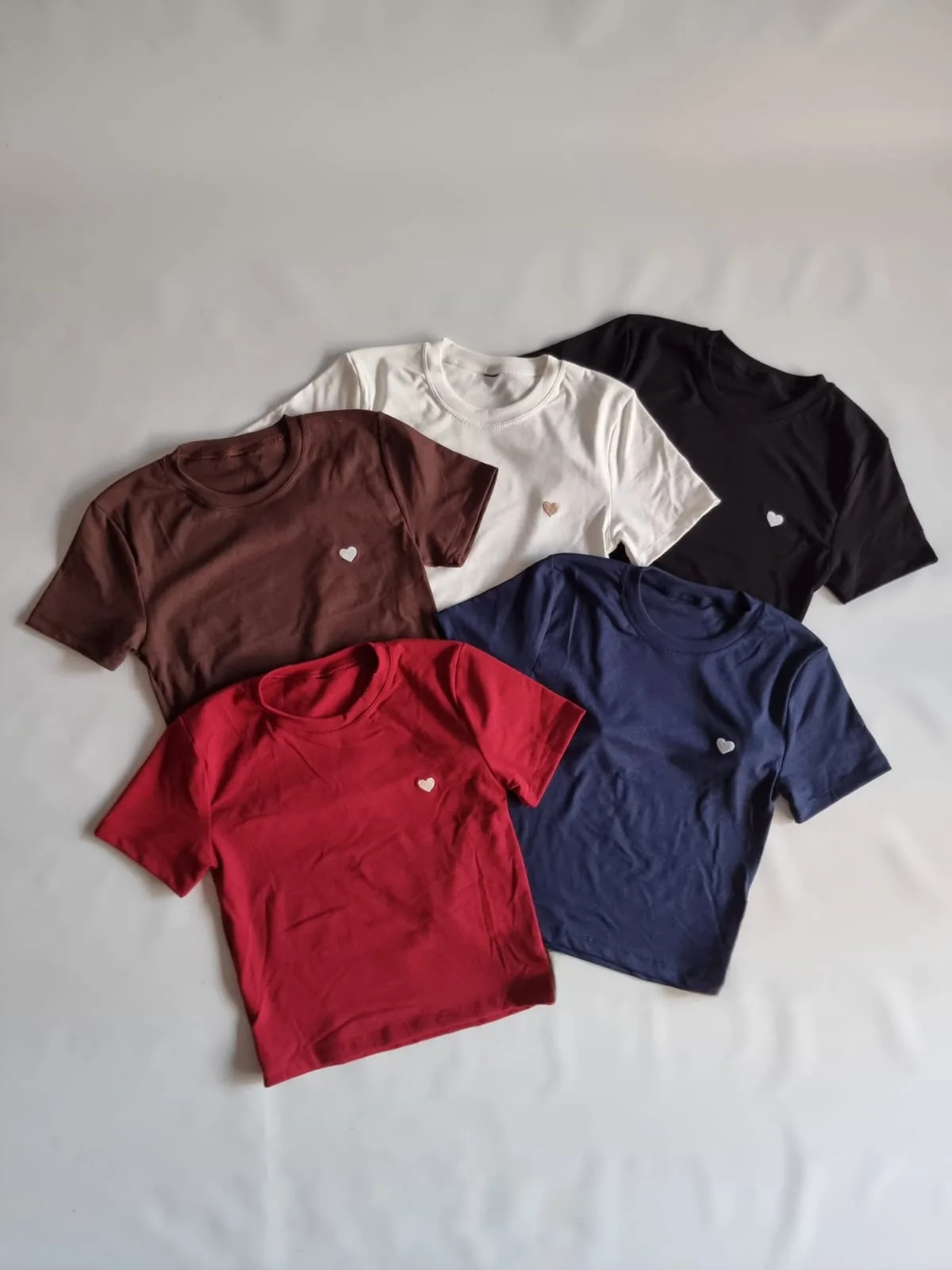 REMERA CORAZON BORDADO