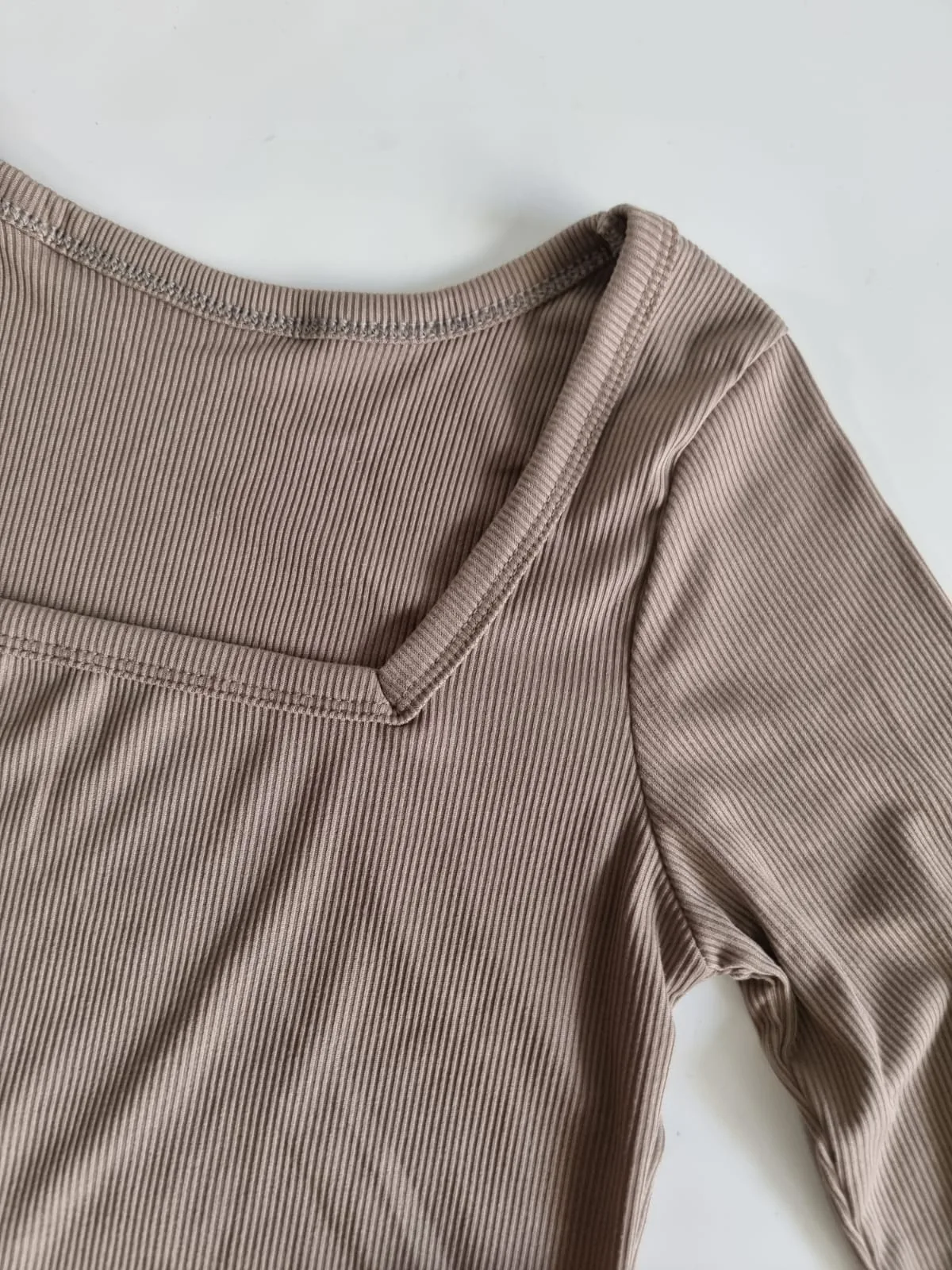 REMERA M/L CUELLO CUADRADO CON COSTURA - Image 2