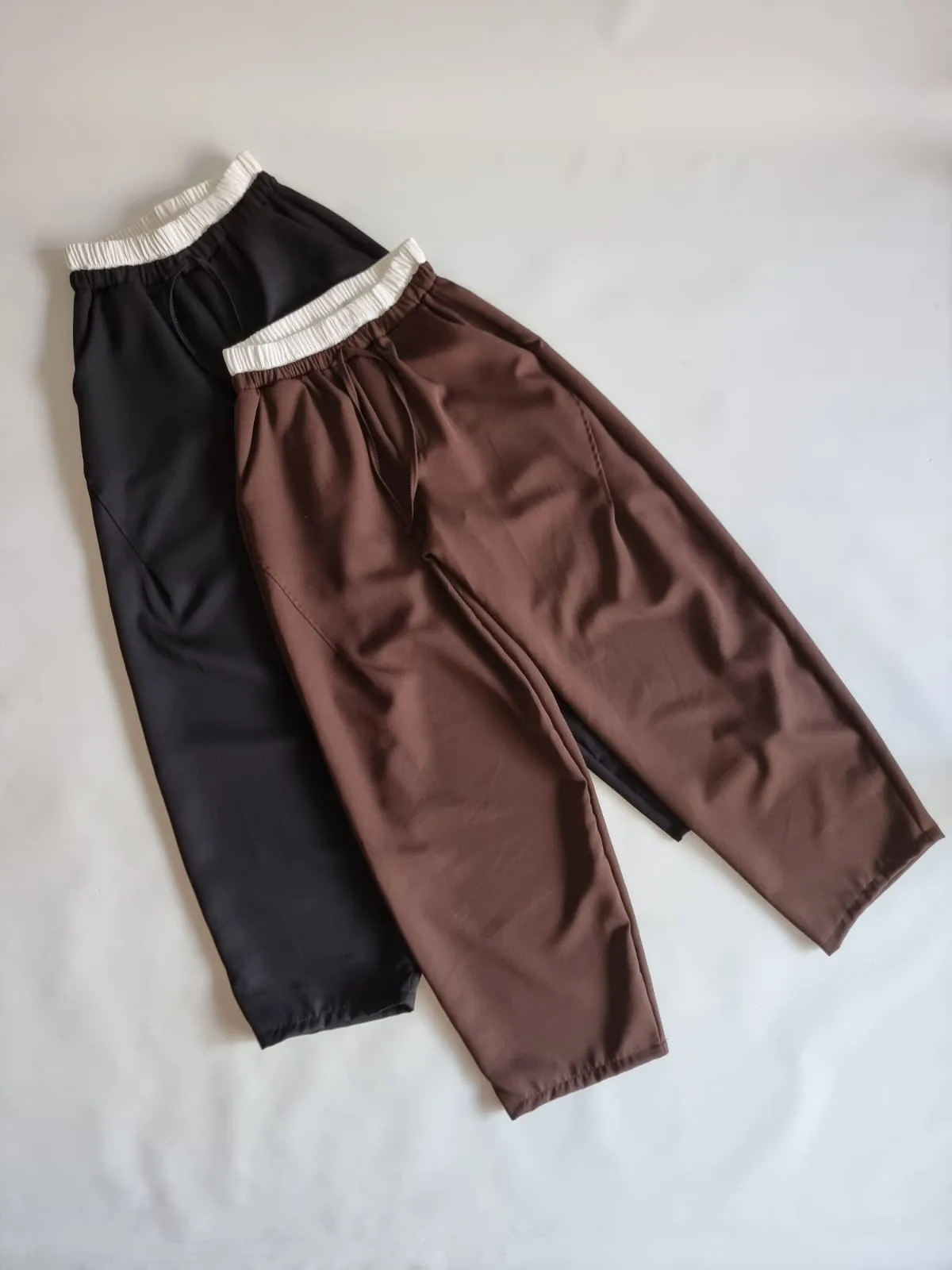 PANTALON CON COMBINADO BLANCO  BAGGY