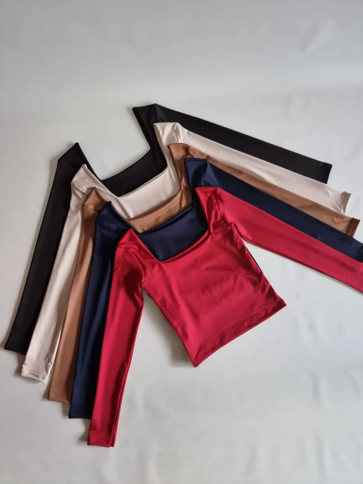 TOP MANGA LARGA CUELLO CUADRADO