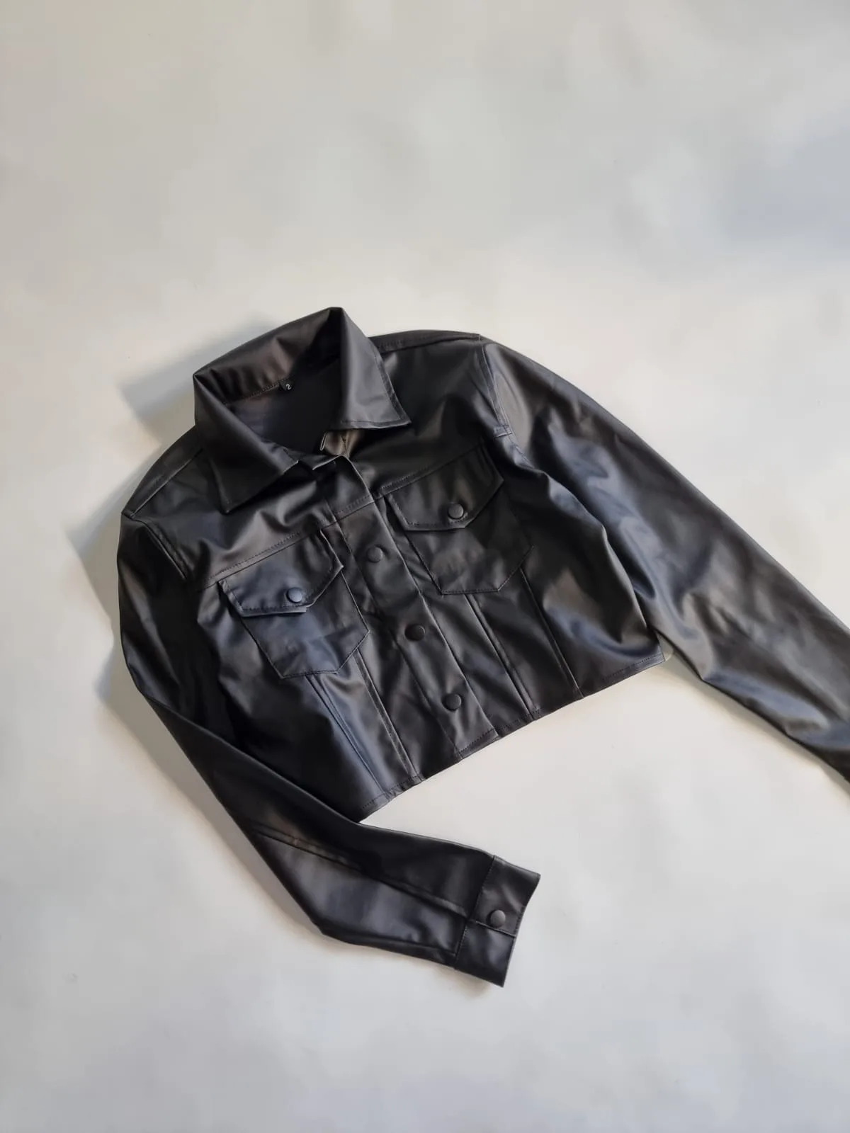 CAMPERA CORTA ENGOMADO