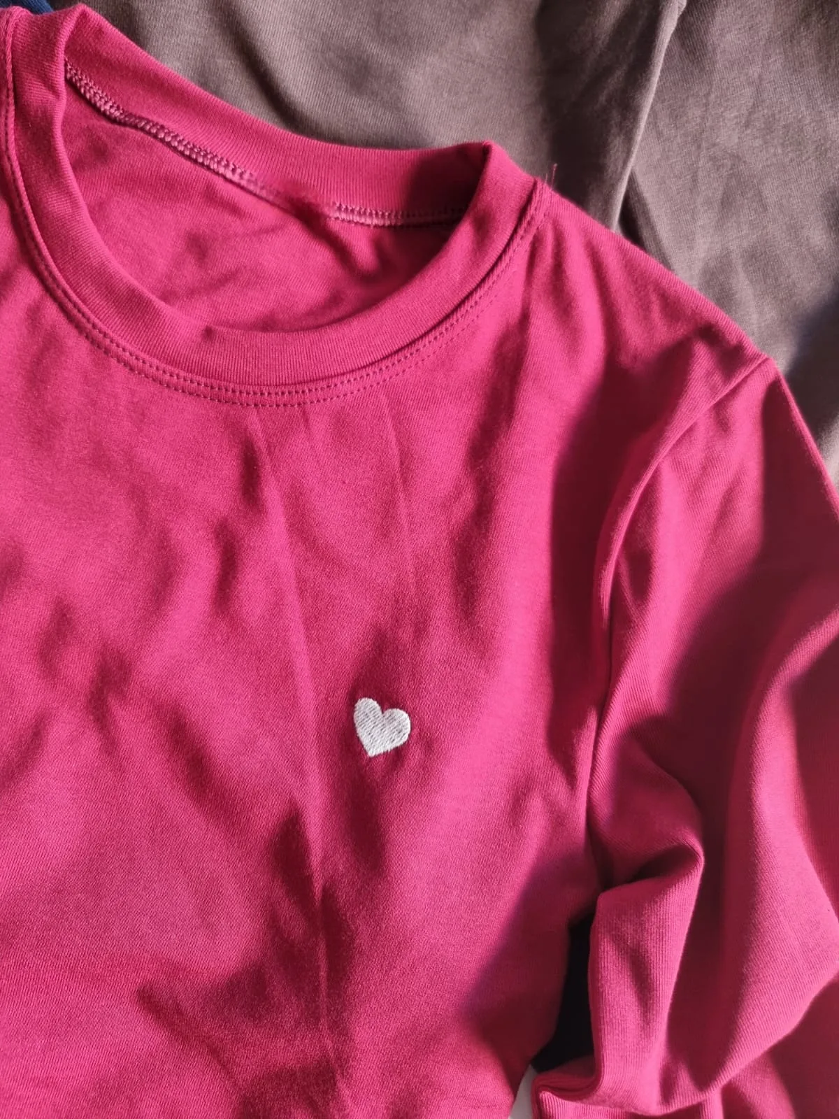 REMERA CORAZON BORDADO - Image 2