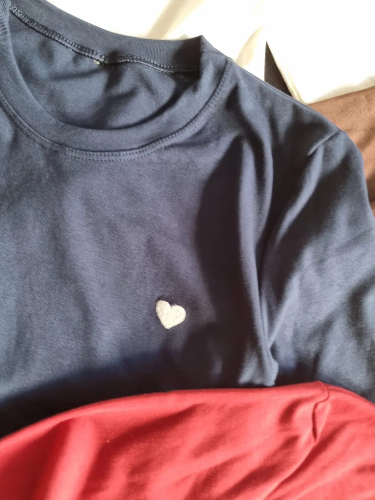 REMERA CORAZON BORDADO - Image 3
