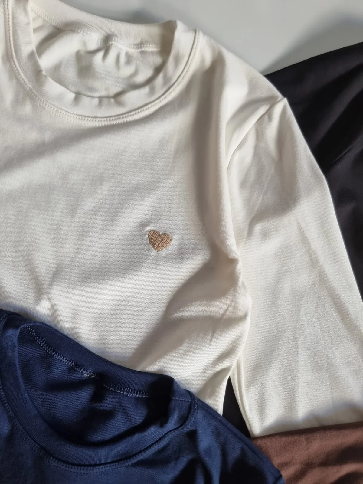 REMERA CORAZON BORDADO - Image 5