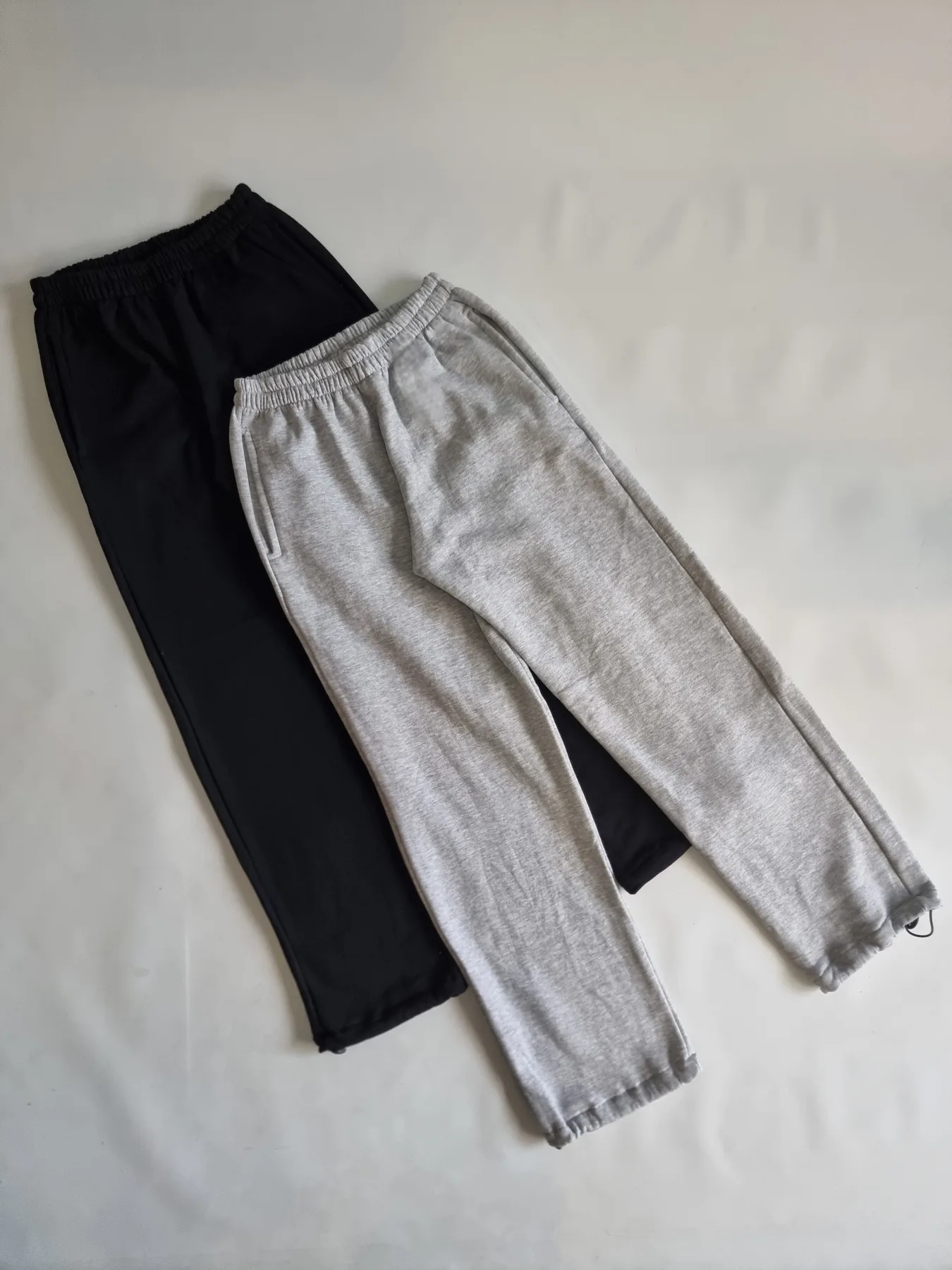 JOGGER FRIZADO CON TIRA