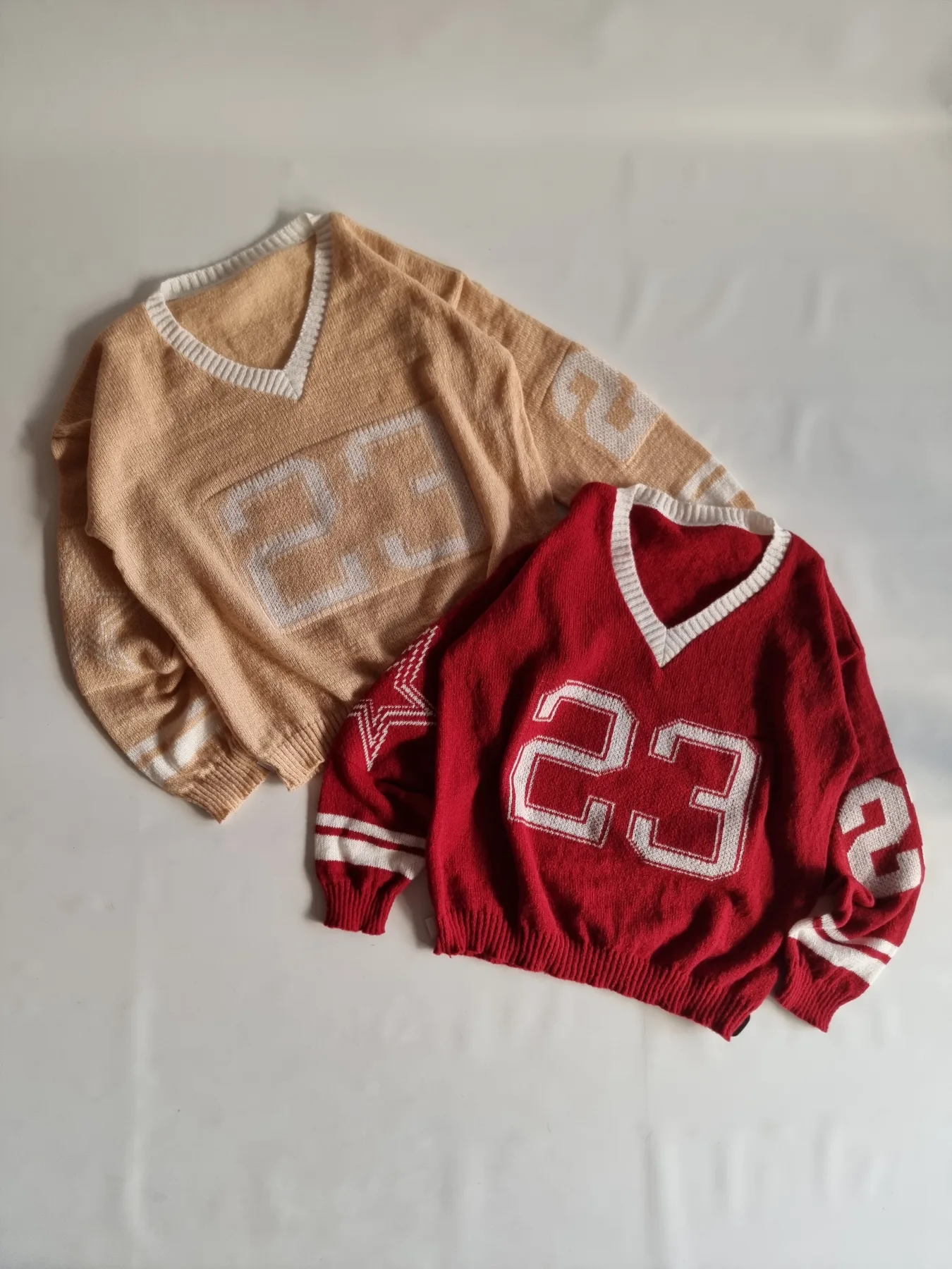 SWEATERS CUELLO V NUMERO 23