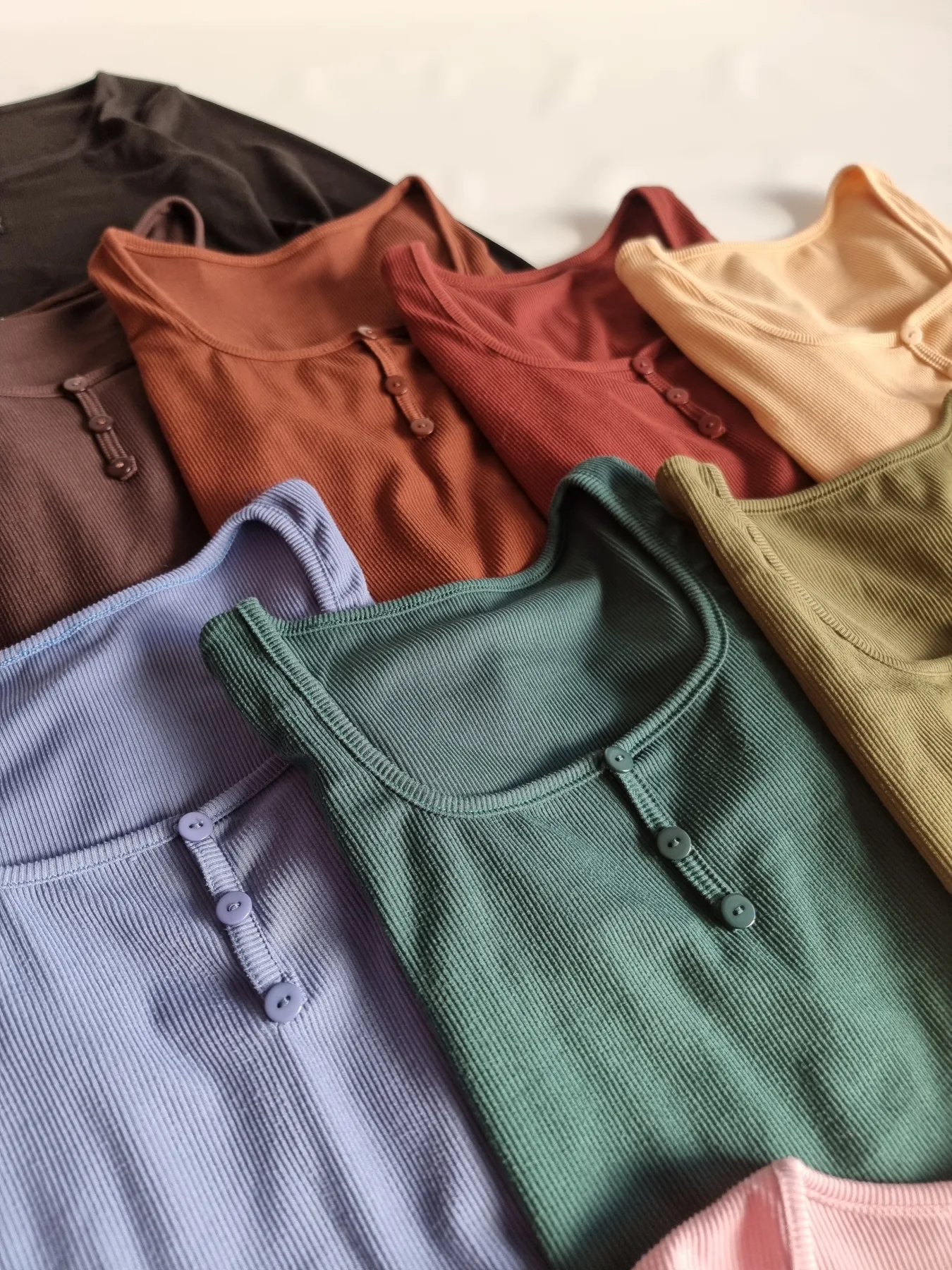 REMERA MORLEY CON BOTON - Image 4