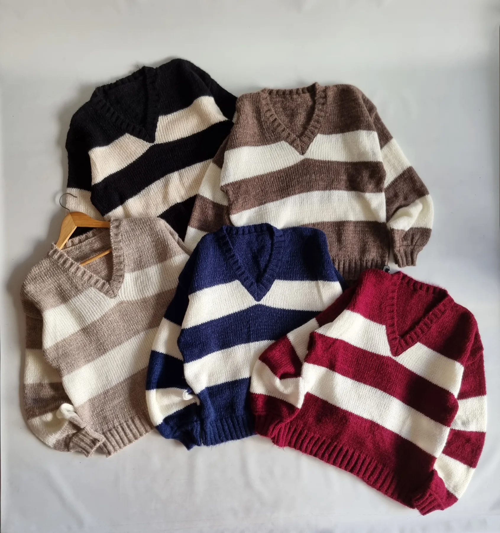 SWEATER CUELLO V RAYADO