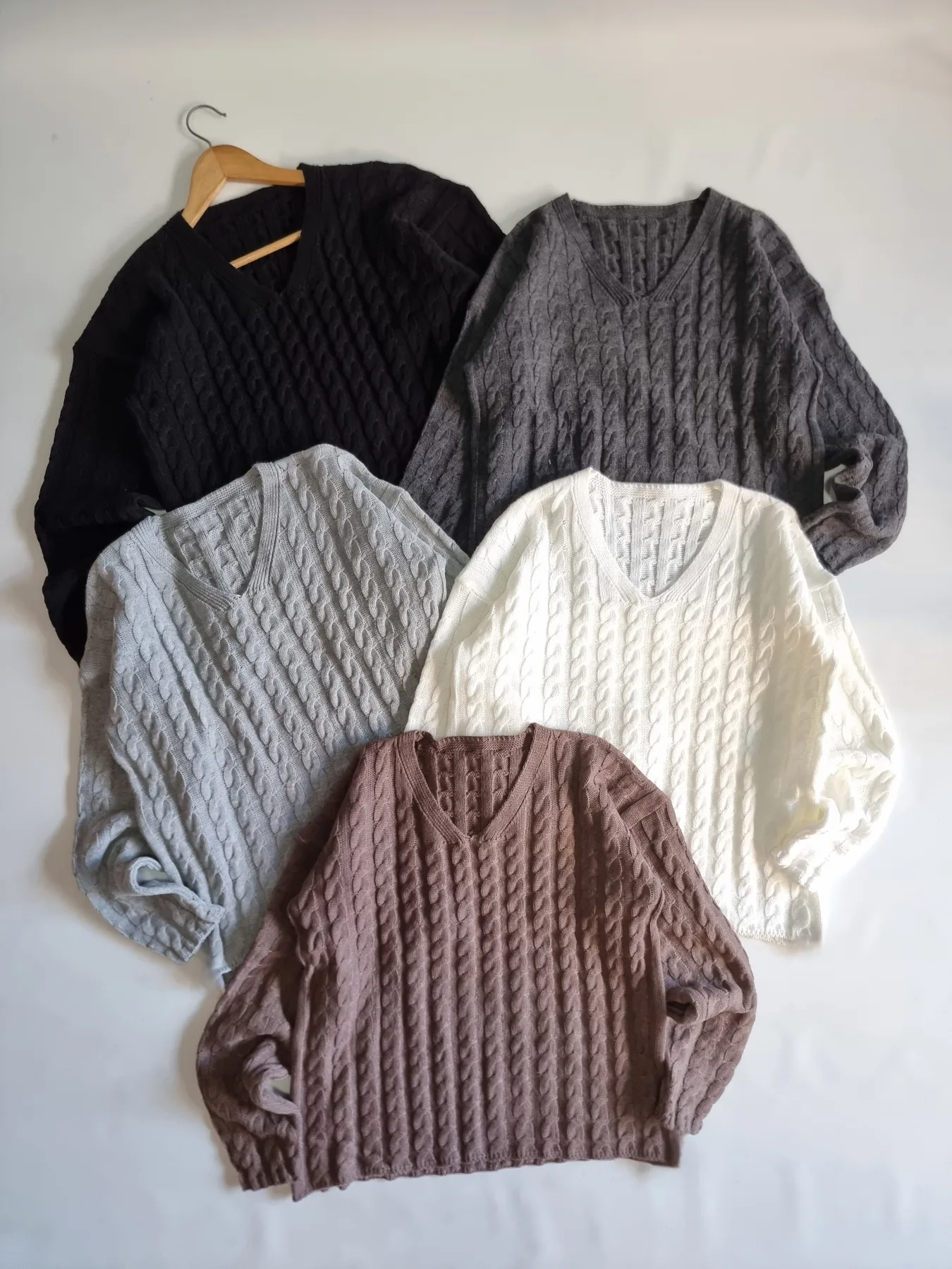 SWEATER TRENZADO CUELLO V ACRILICO