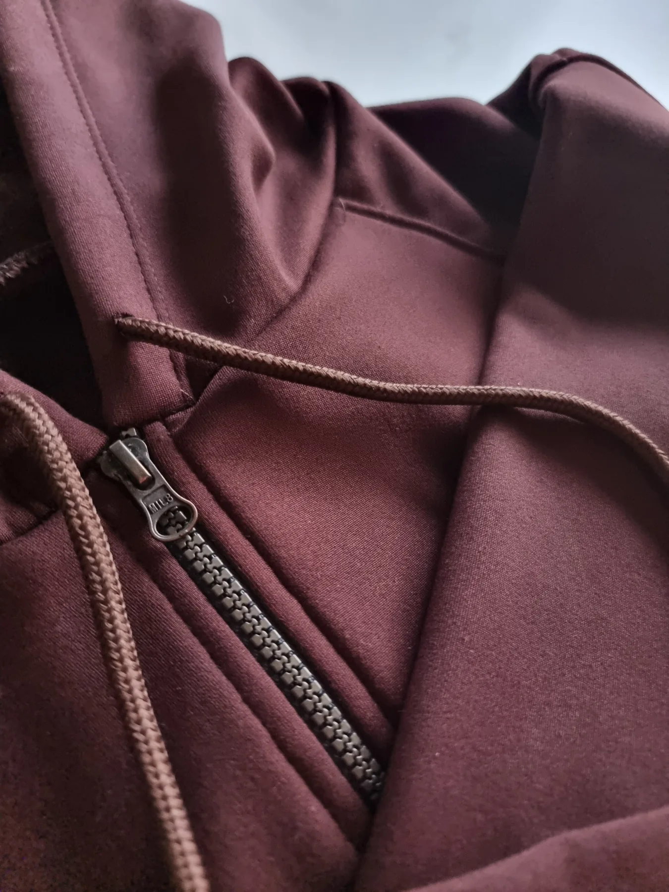 Campera con capucha y cordón - Image 5