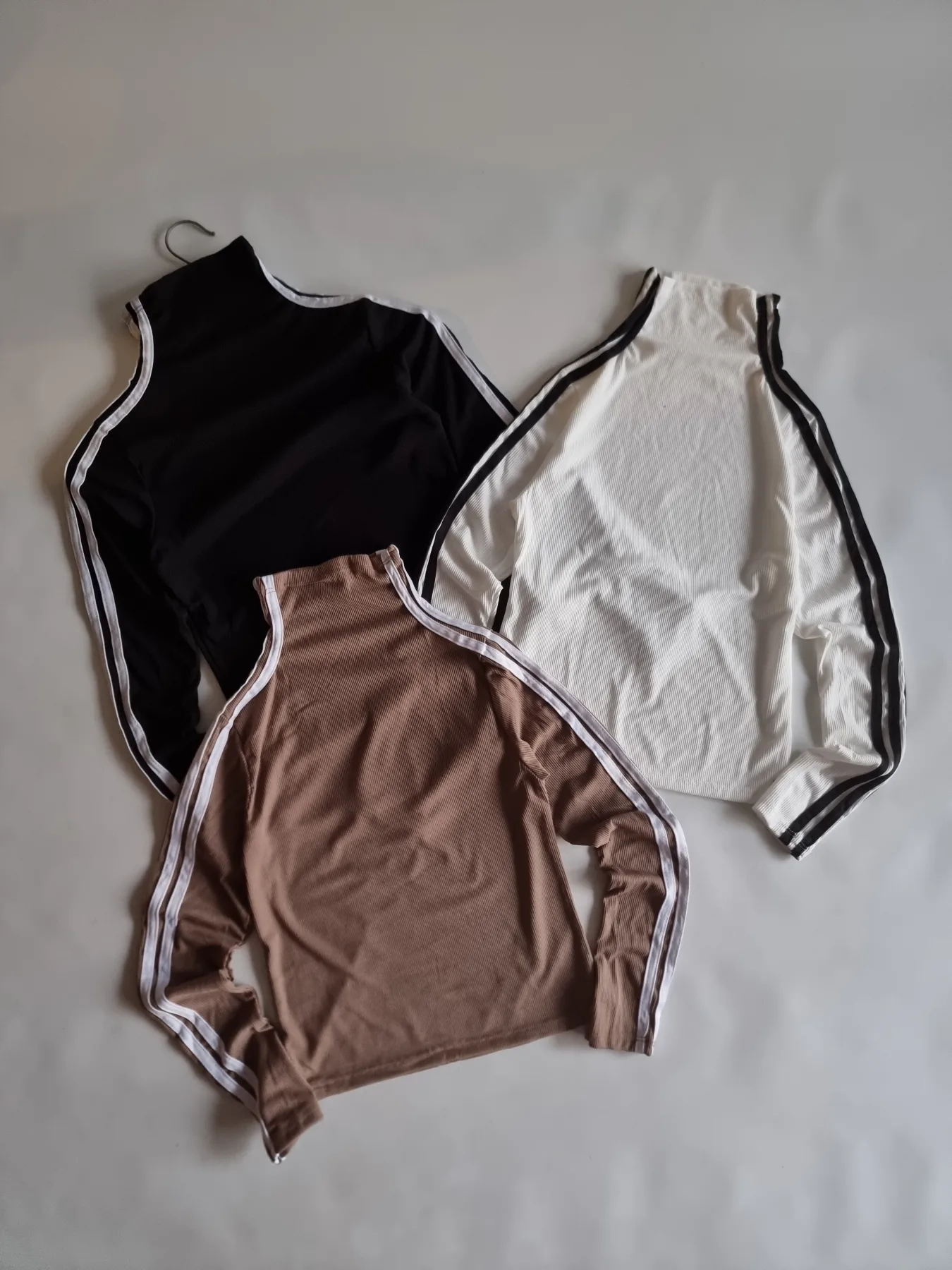 Polera morley 2 líneas a los brazos