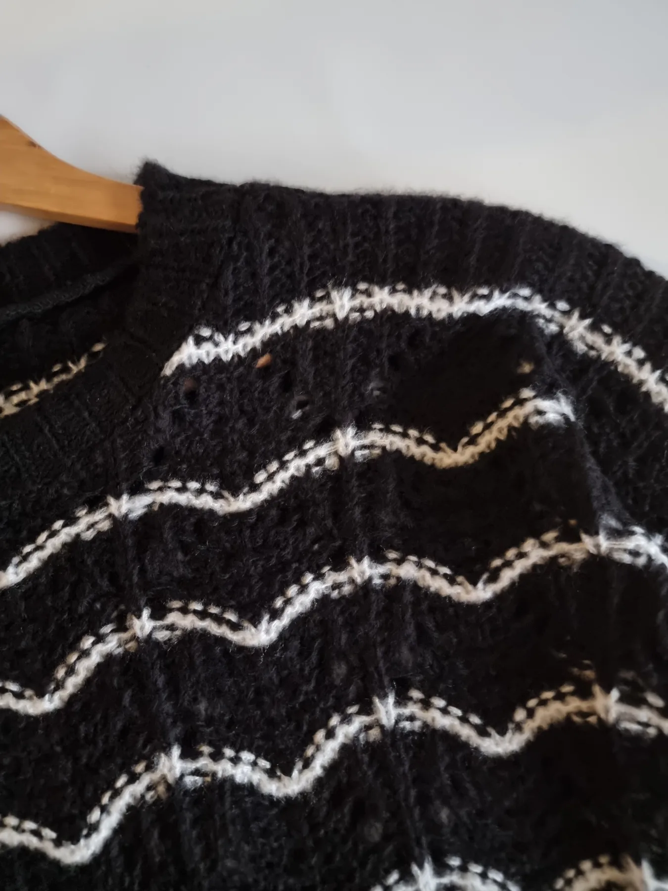 Sweater calado 3 colores - Image 4