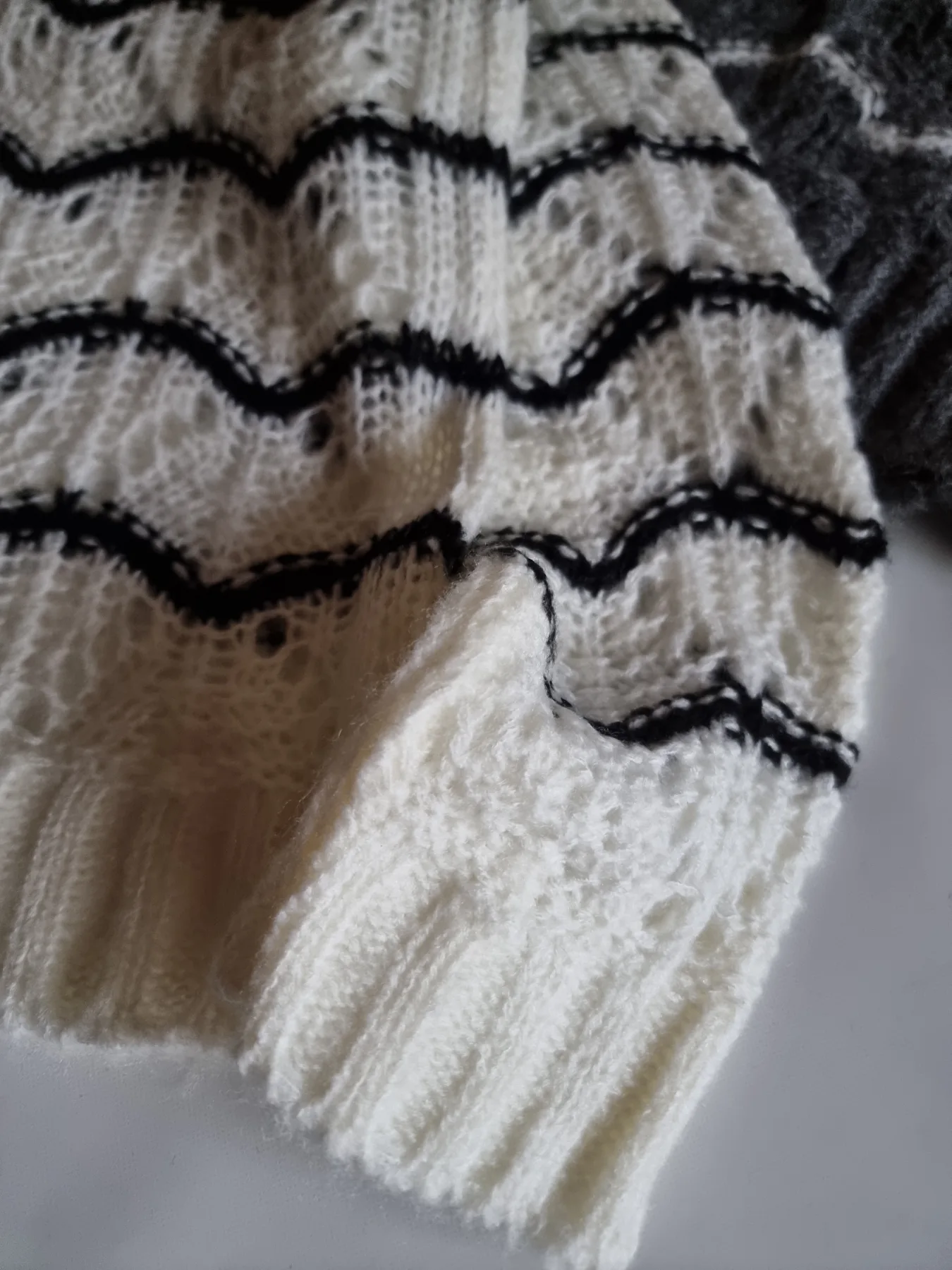 Sweater calado 3 colores - Image 6