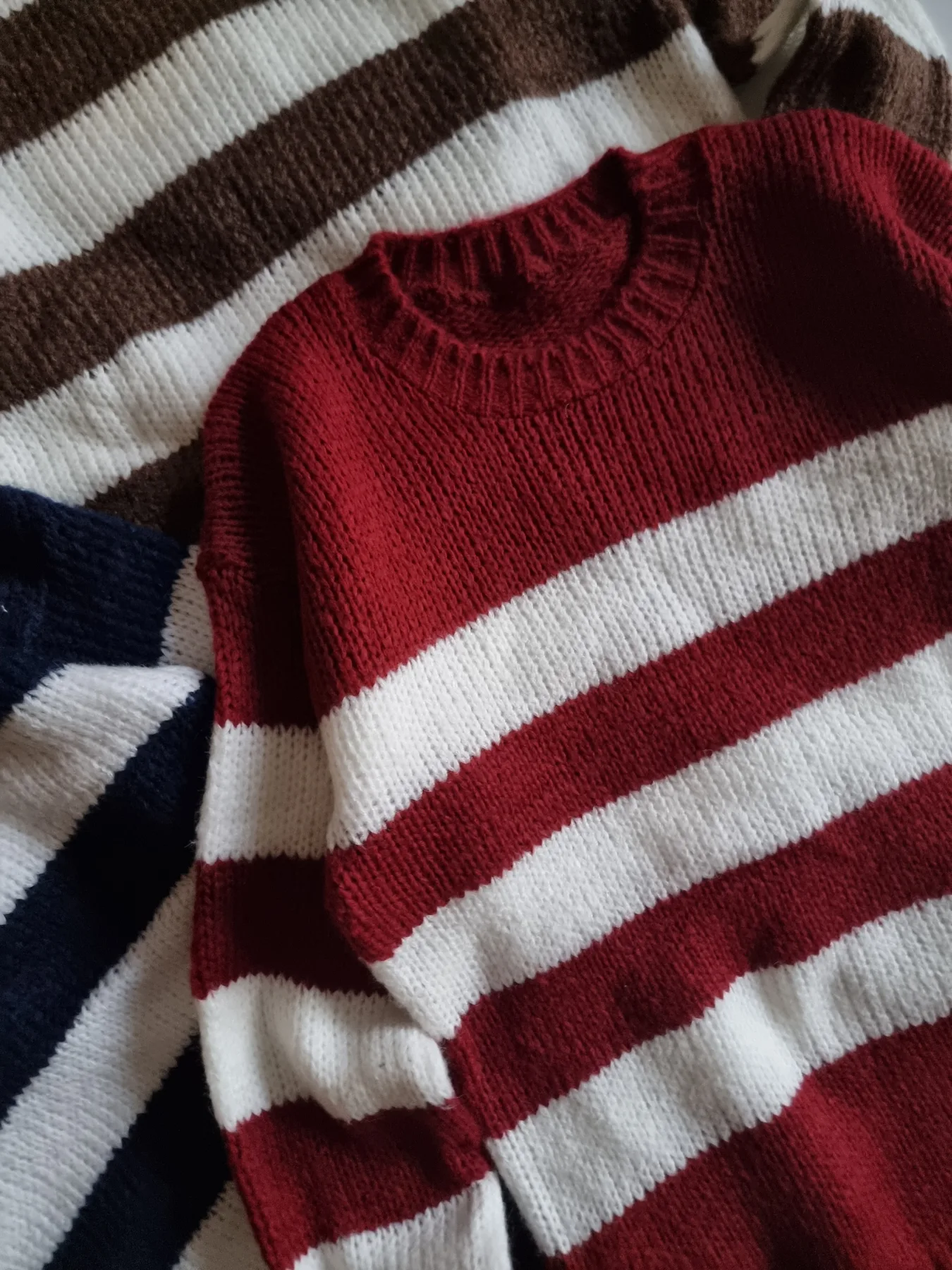 Sweater rayado cuello redondo - Image 2
