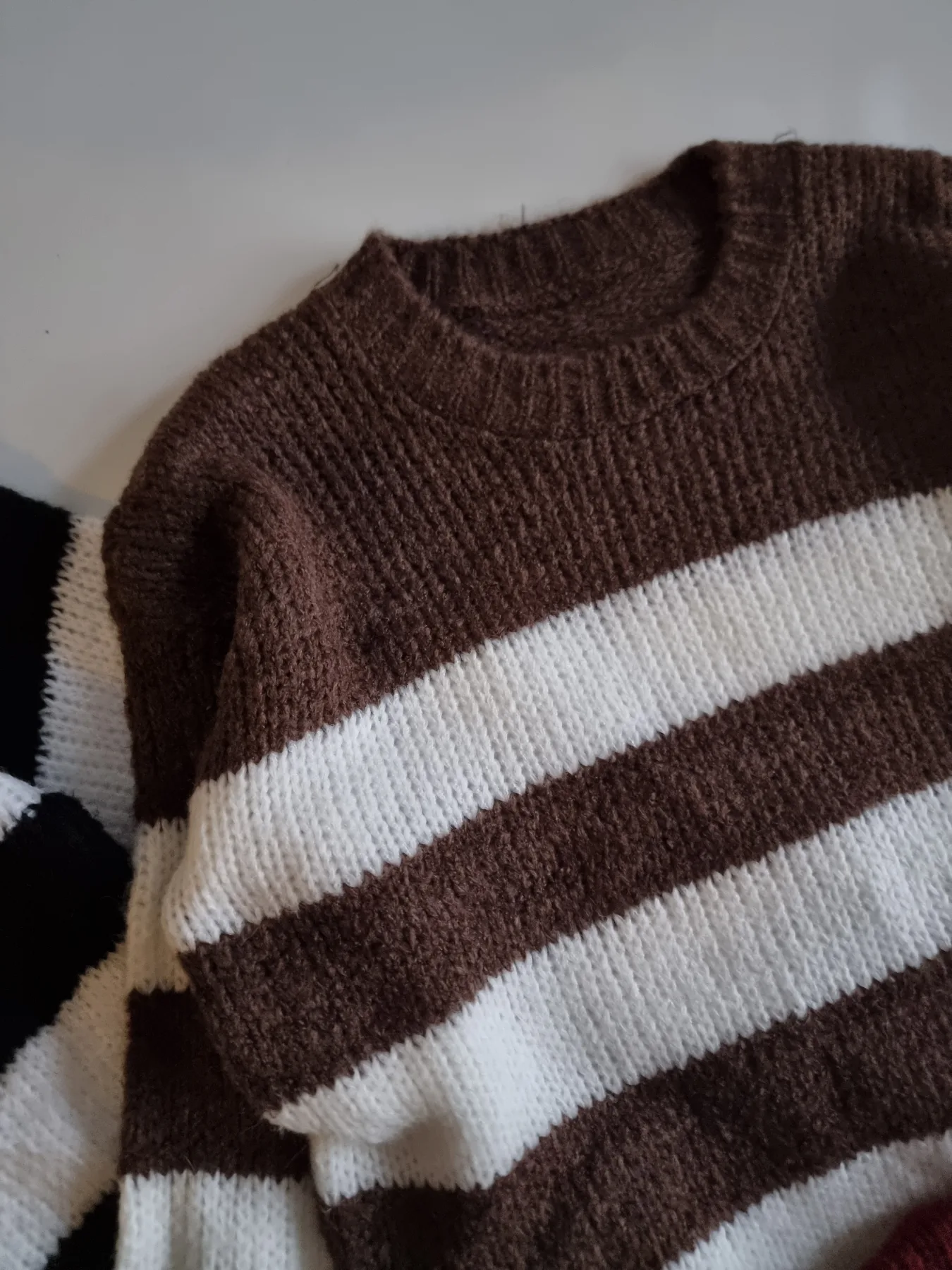 Sweater rayado cuello redondo - Image 4