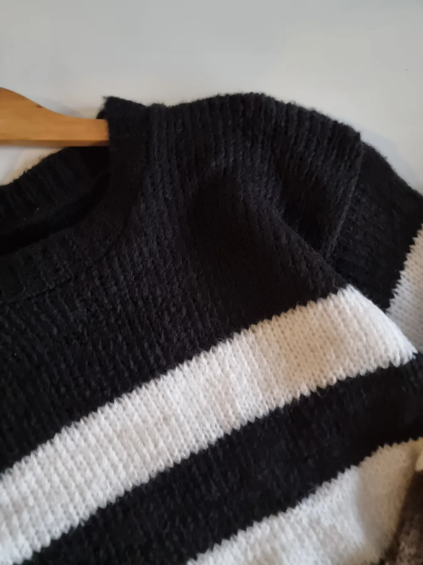 Sweater rayado cuello redondo - Image 5