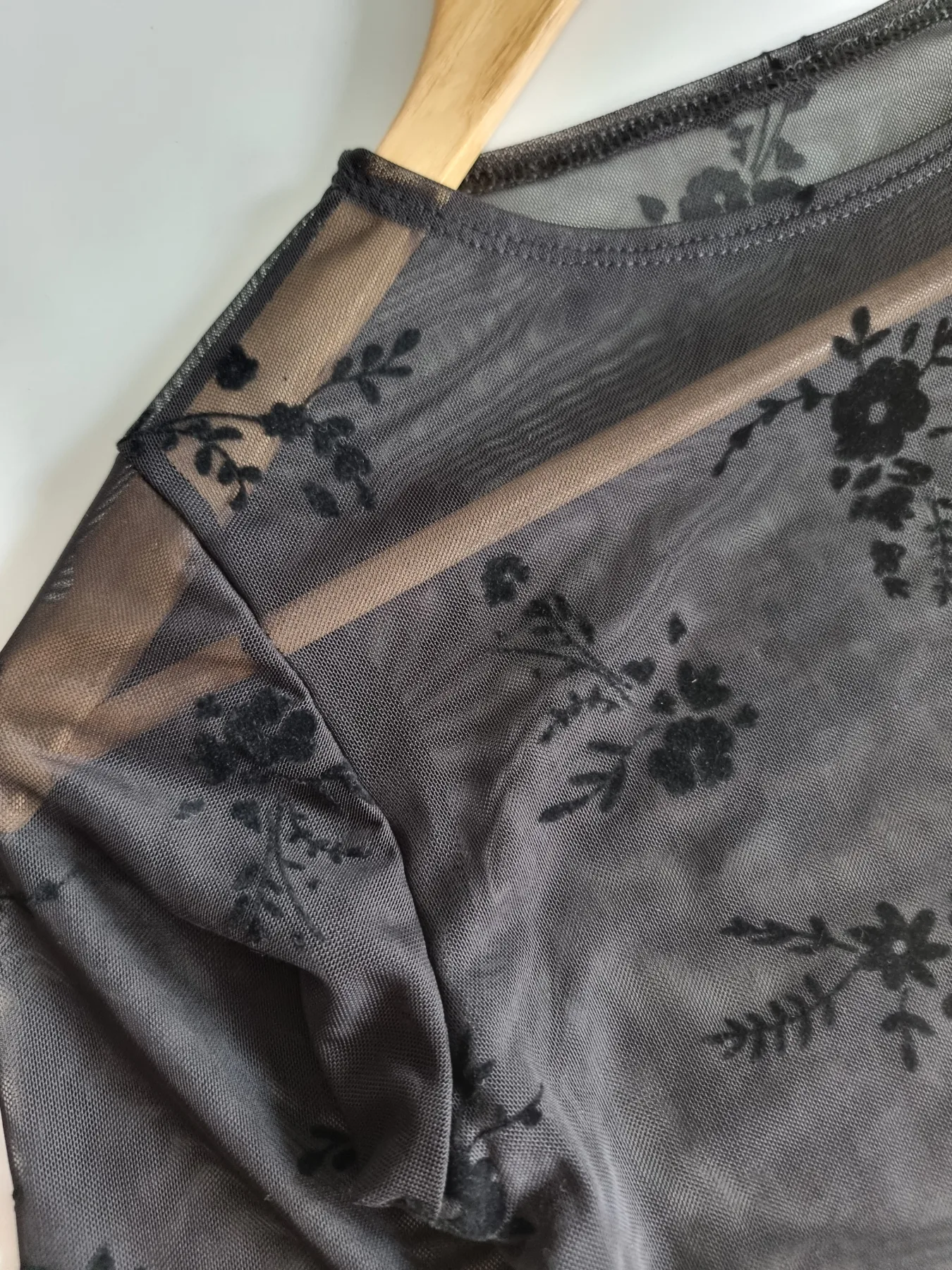 TOP TULL CUELLO REDONDO ESTAMPADO FLOR - Image 2