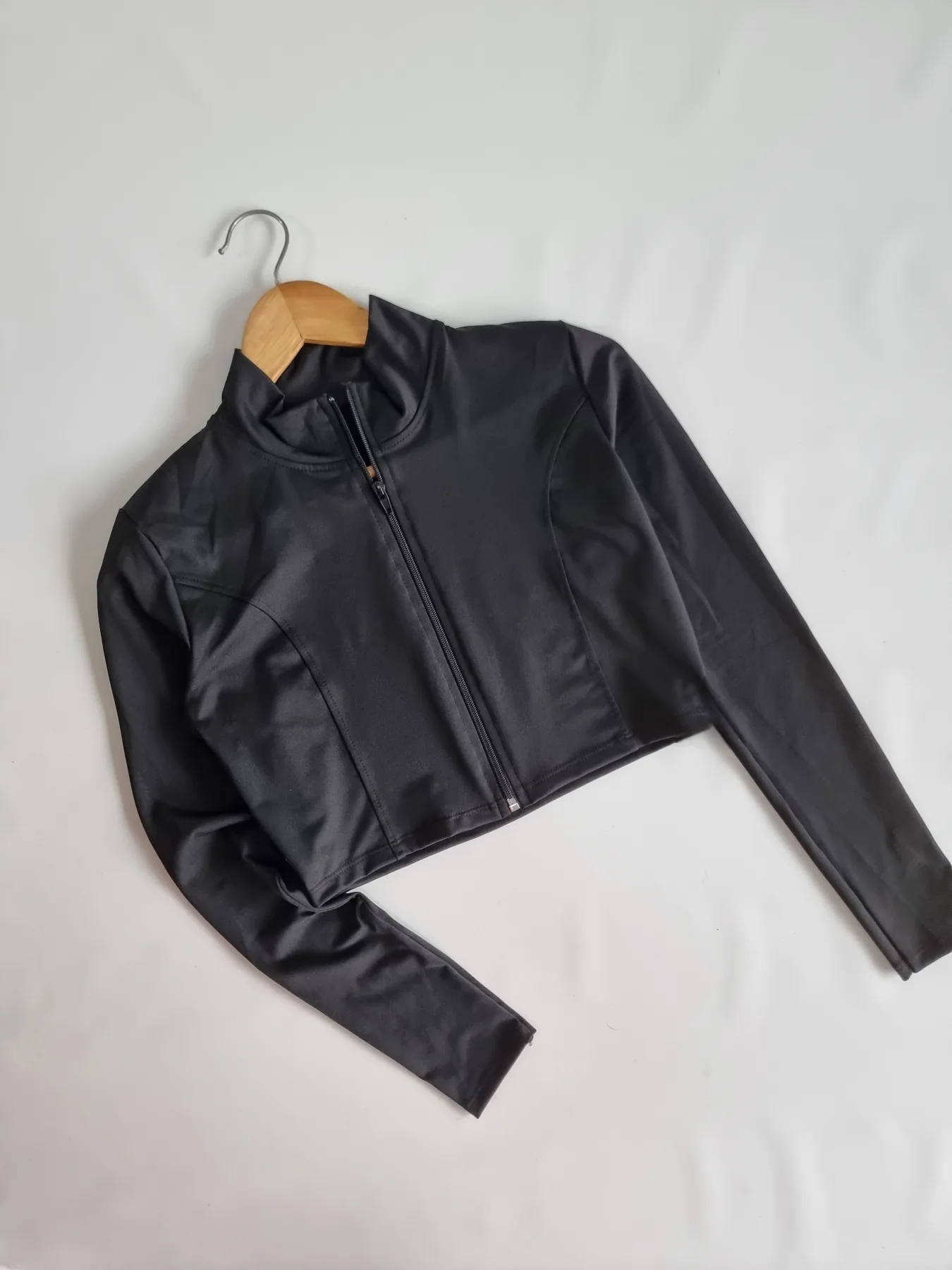 CAMPERA CROP MICRO FIBRA