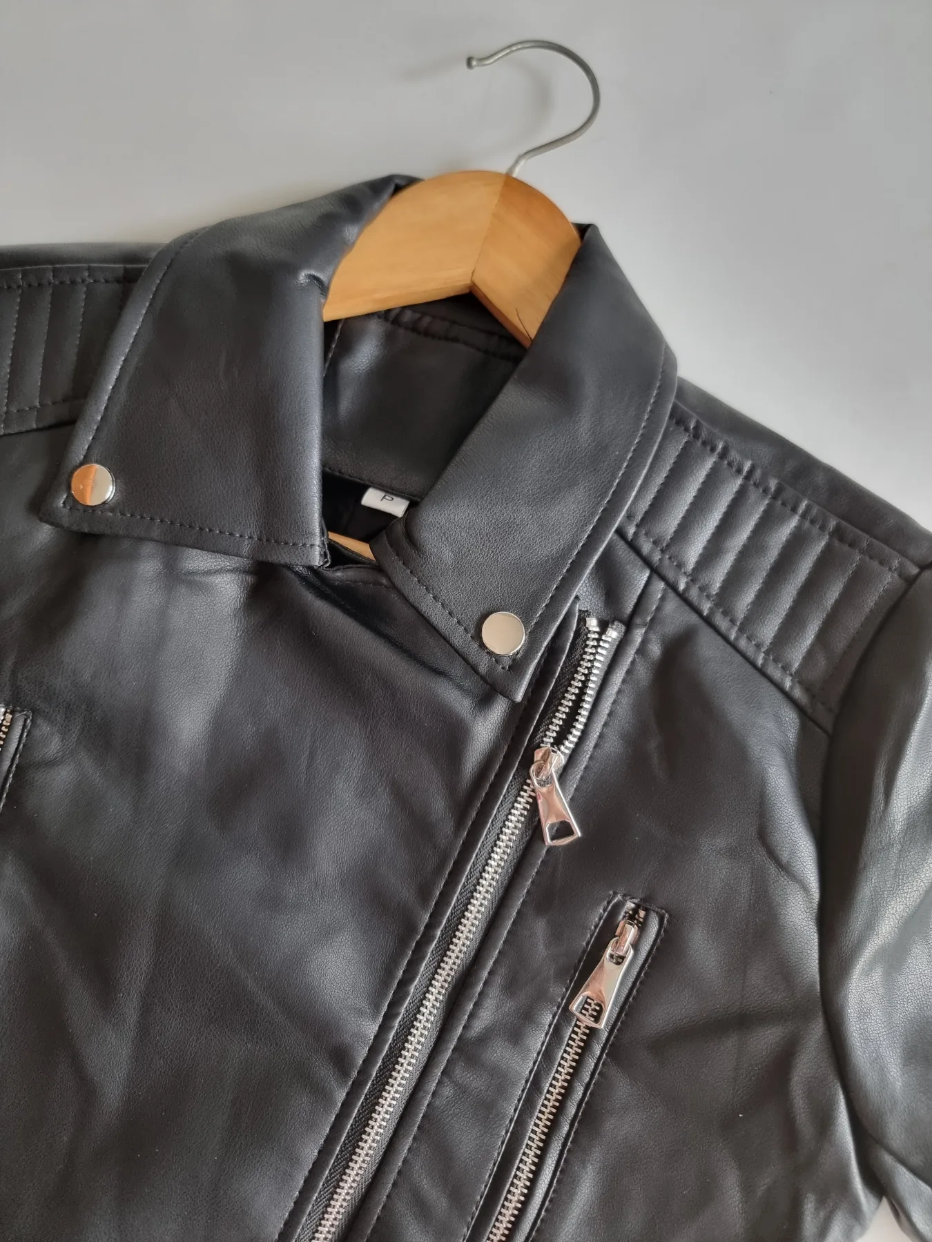 CAMPERA ENGOMADO CON CINTURON MANGA CON CIERRE - Image 6