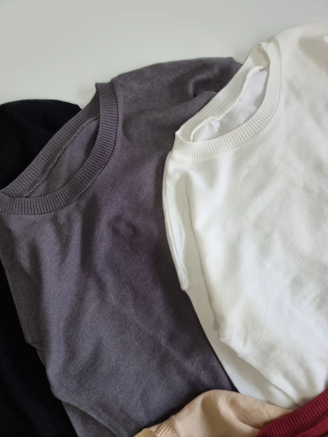 Sweater liso con tajo - Image 4